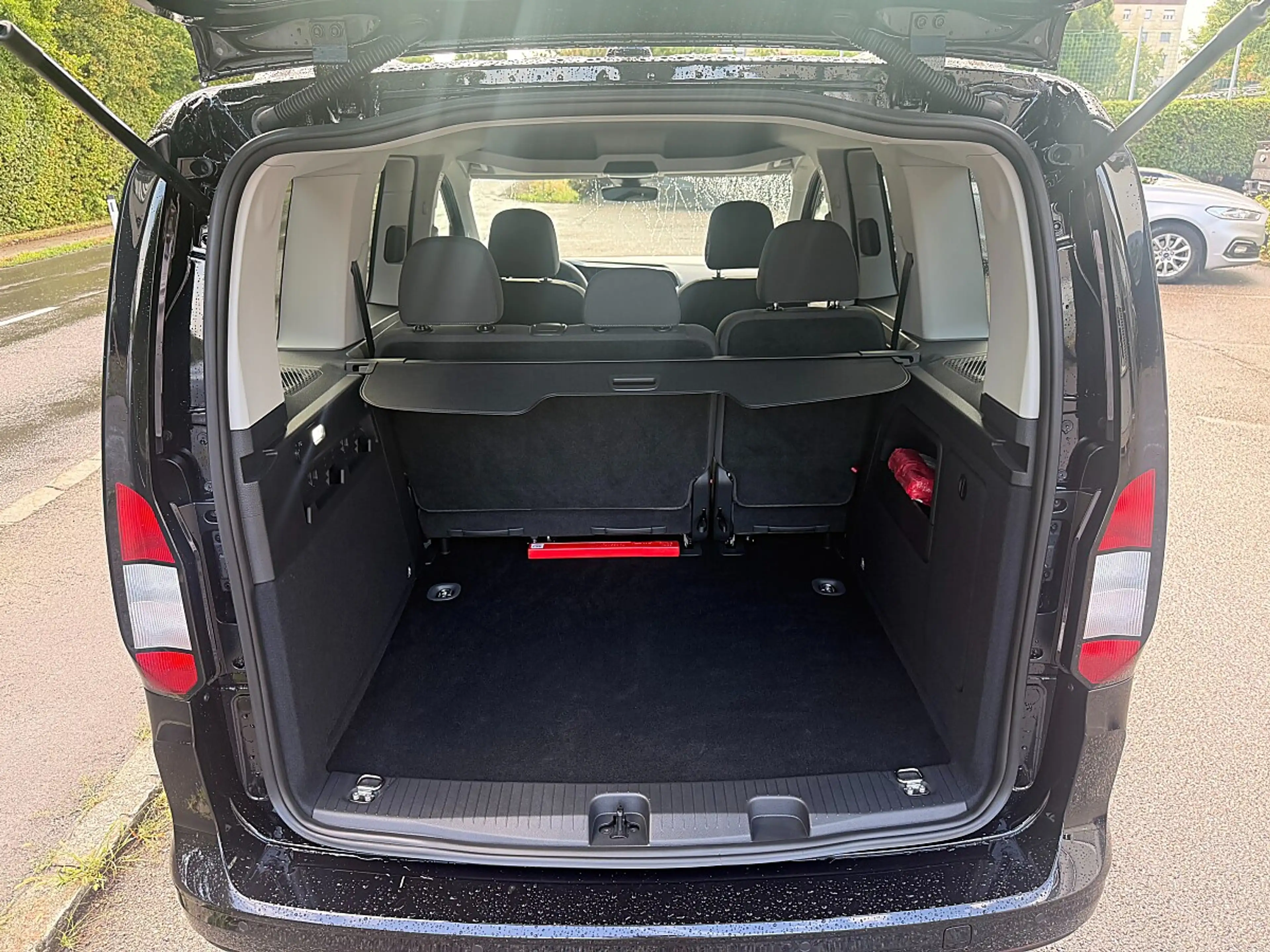 Ford Tourneo Connect 2,0 EcoBlue L1 Titanium Aut. — photo 6