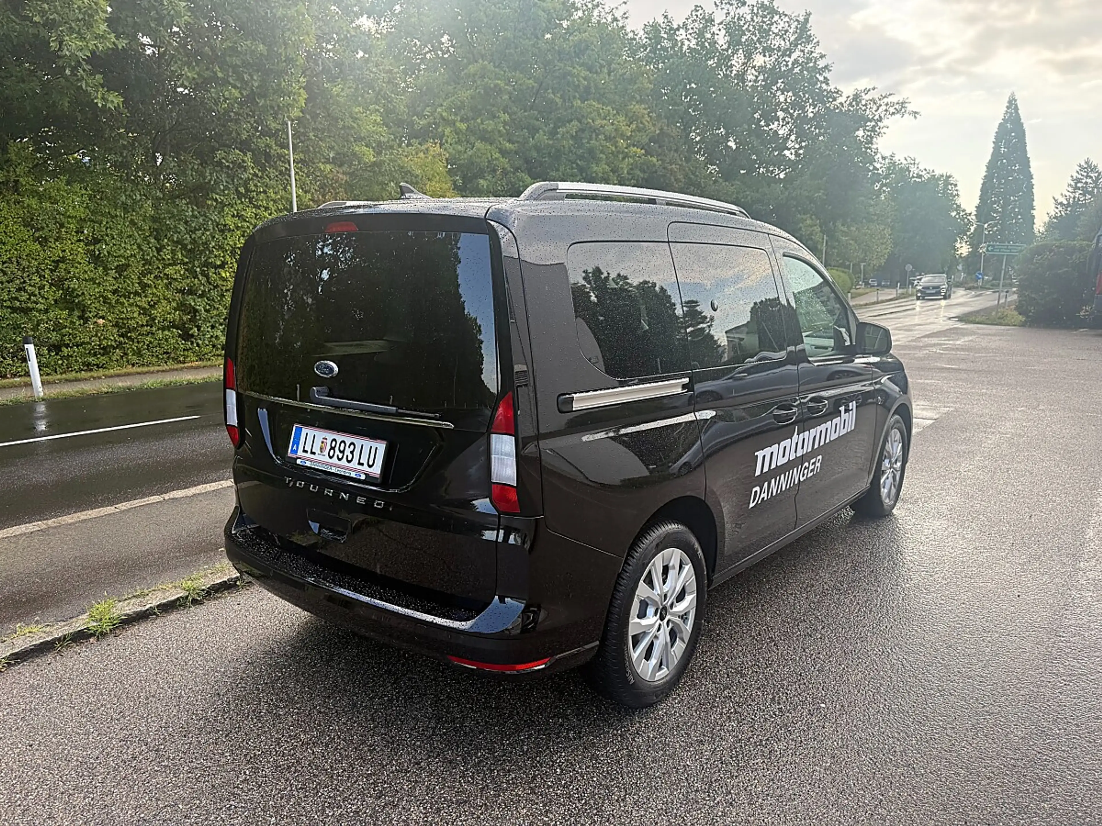 Ford Tourneo Connect 2,0 EcoBlue L1 Titanium Aut. — photo 4