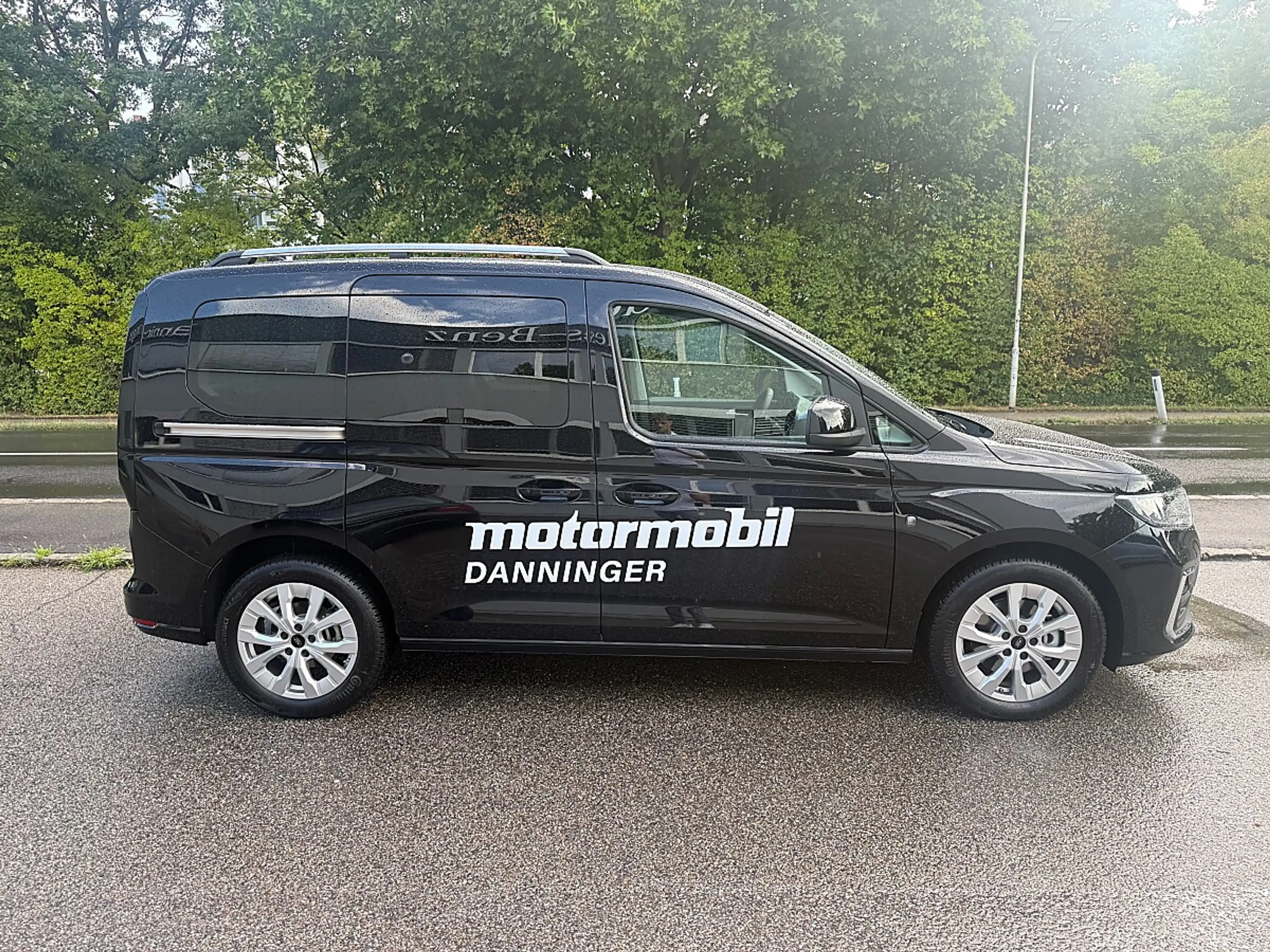 Ford Tourneo Connect 2,0 EcoBlue L1 Titanium Aut. — photo 3
