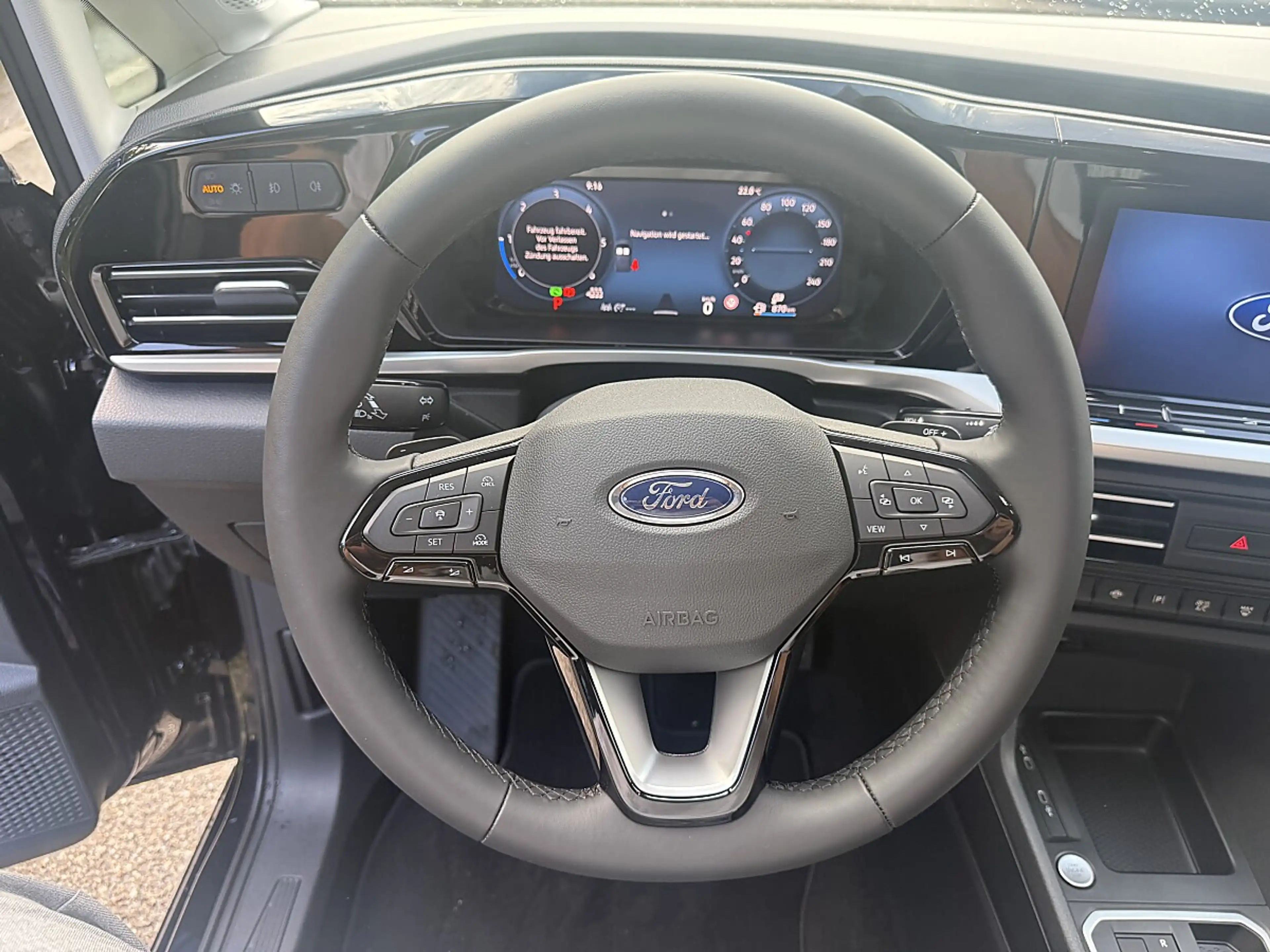 Ford Tourneo Connect 2,0 EcoBlue L1 Titanium Aut. — photo 10