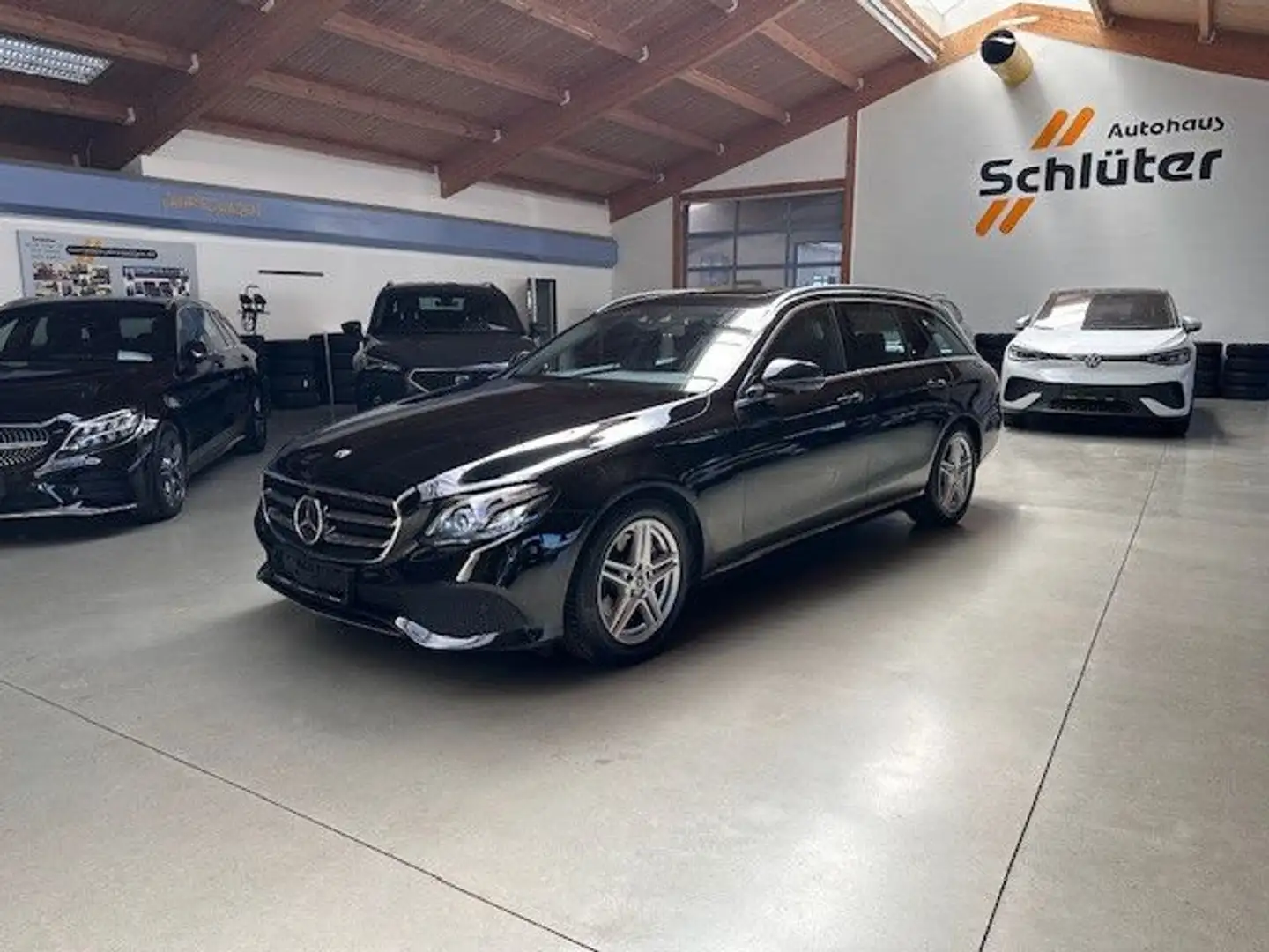 Mercedes-Benz E 220 d T Avantgarde Multibeam+Distronic+Sound+ Negro - 2