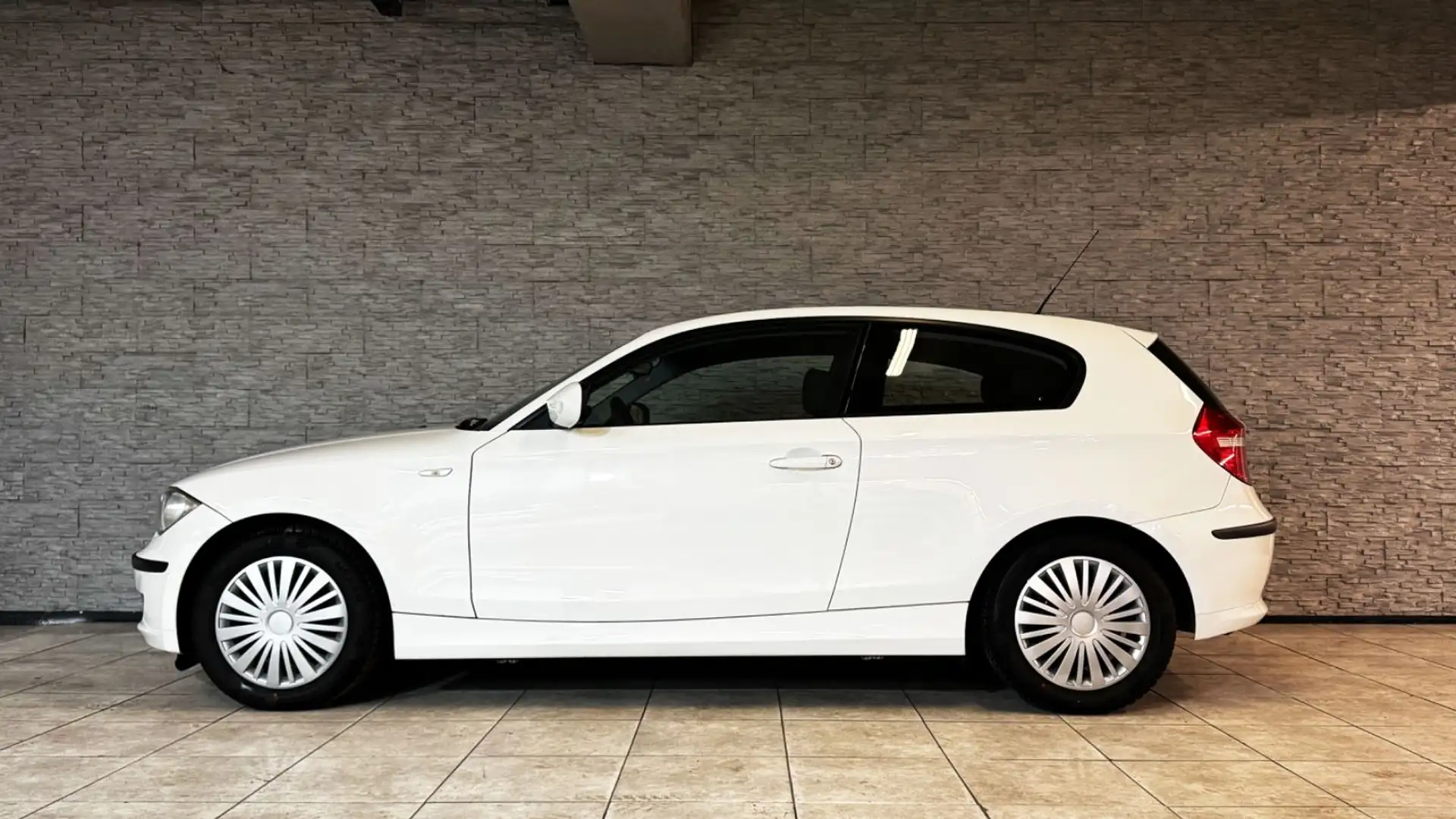 BMW 116 i KLIMA*ALLWETTER*TÜV* Weiß - 2