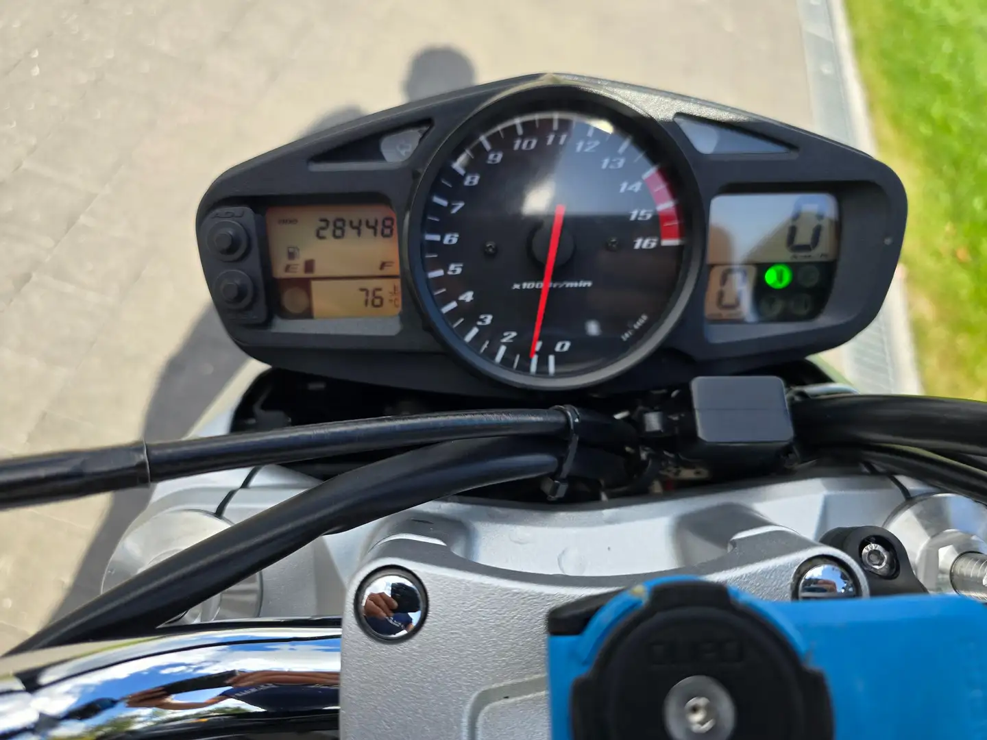 Suzuki GSR 600 Gris - 2