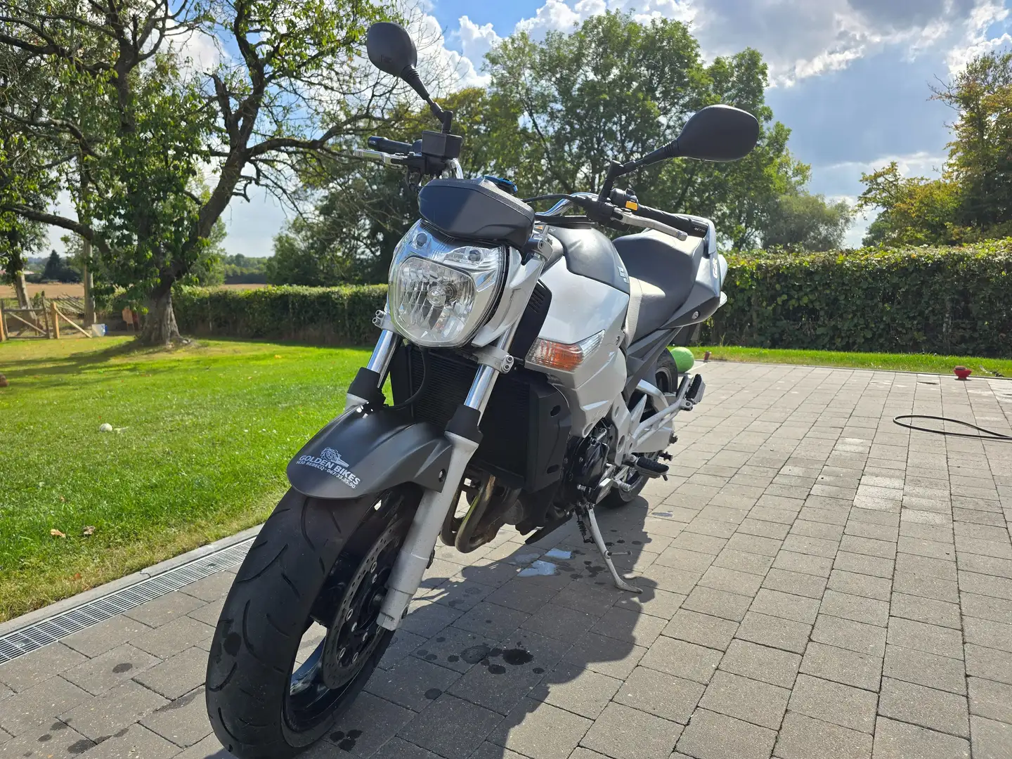 Suzuki GSR 600 Gris - 1