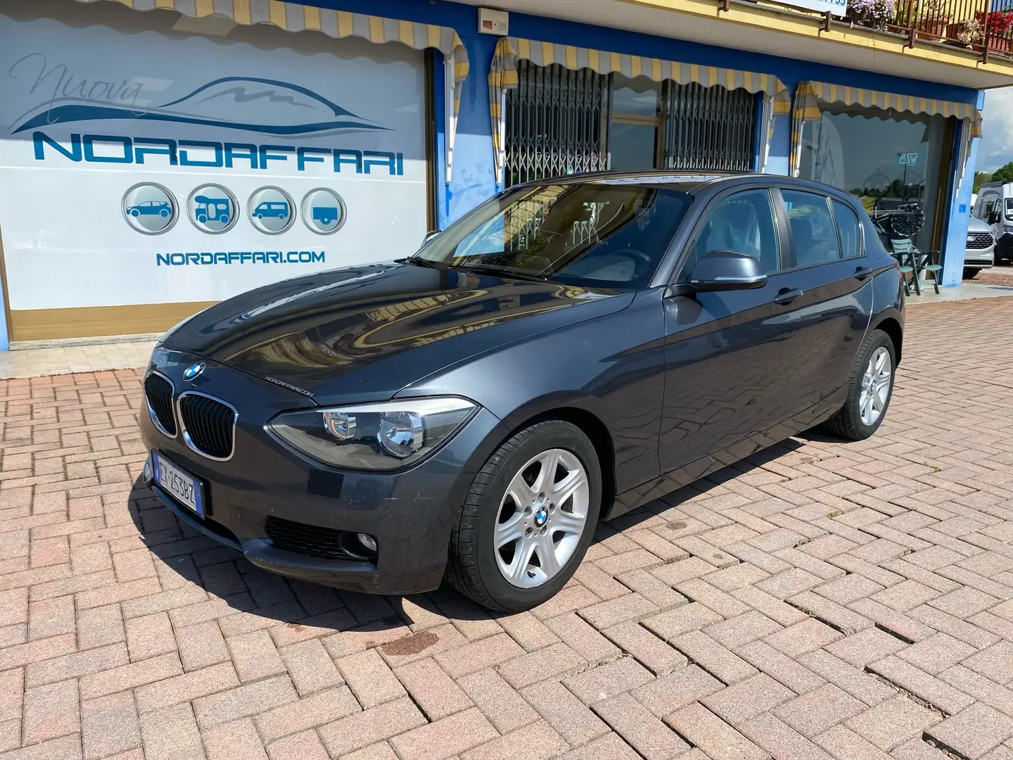 BMW 114 114d 5p Urban Grey - 1