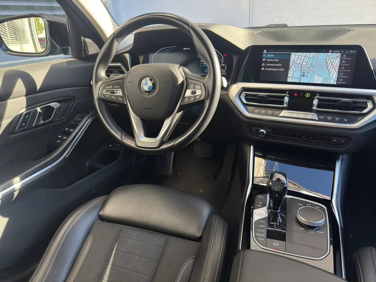 BMW 330 e Touring Sport Line Schwarz - 2