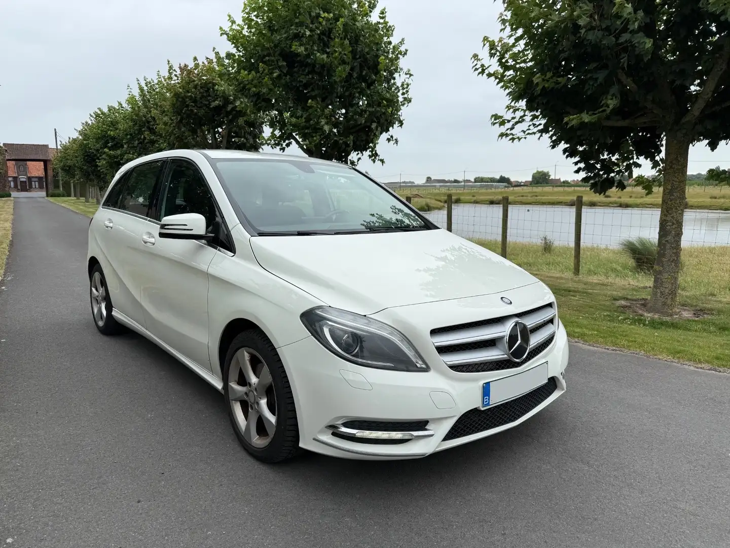 Mercedes-Benz B 180 B 180 (BlueEFFICIENCY) Blanc - 1