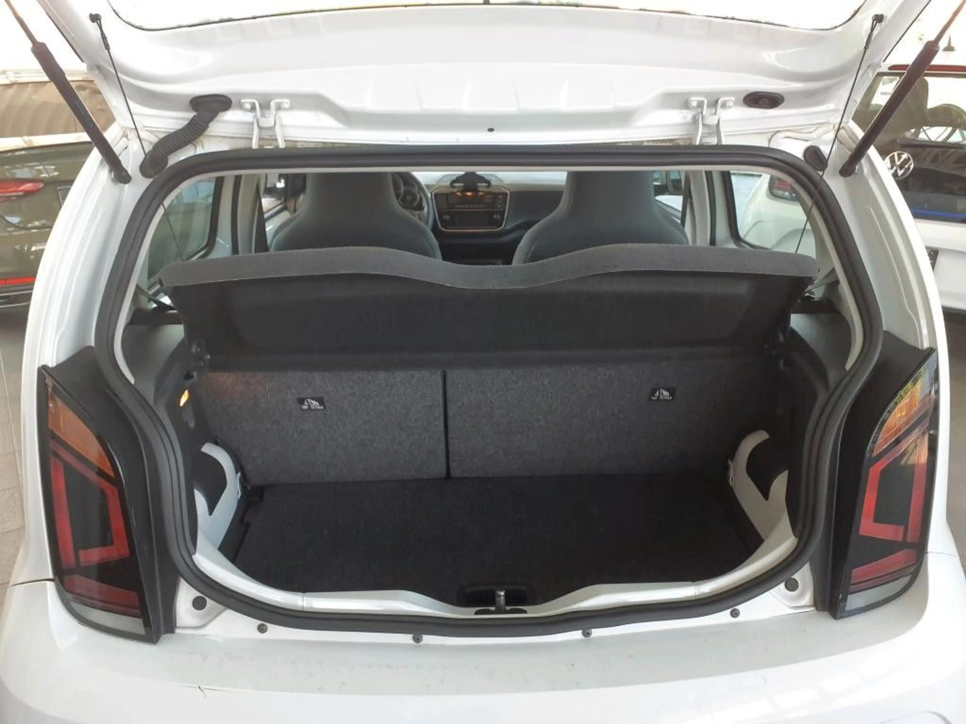Volkswagen e-up! move Aut. CCS — photo 7