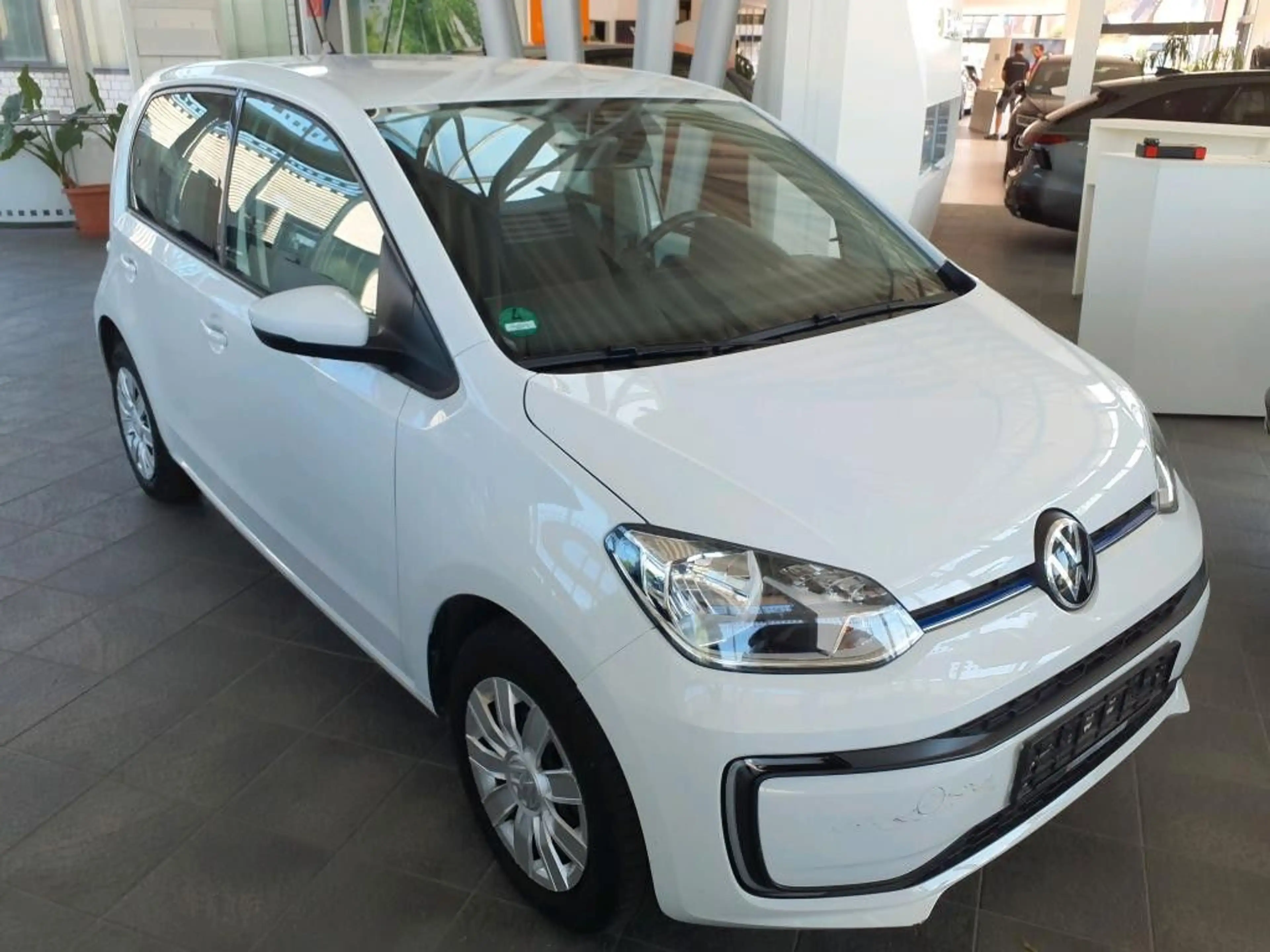 Volkswagen e-up! move Aut. CCS — photo 2