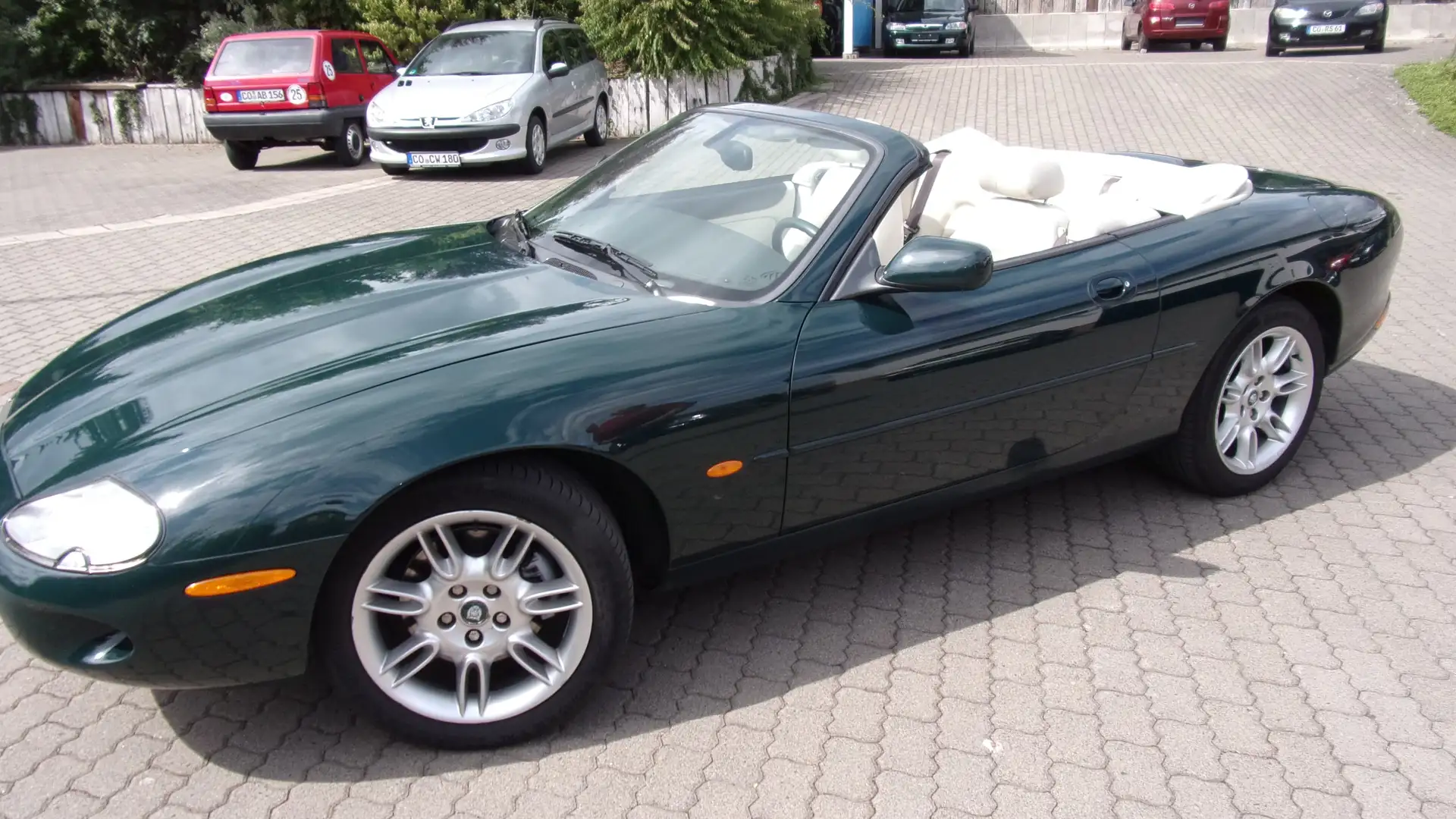 Jaguar XK8 XK Cabriolet, Sondermodell Edition - RED. Grün - 2