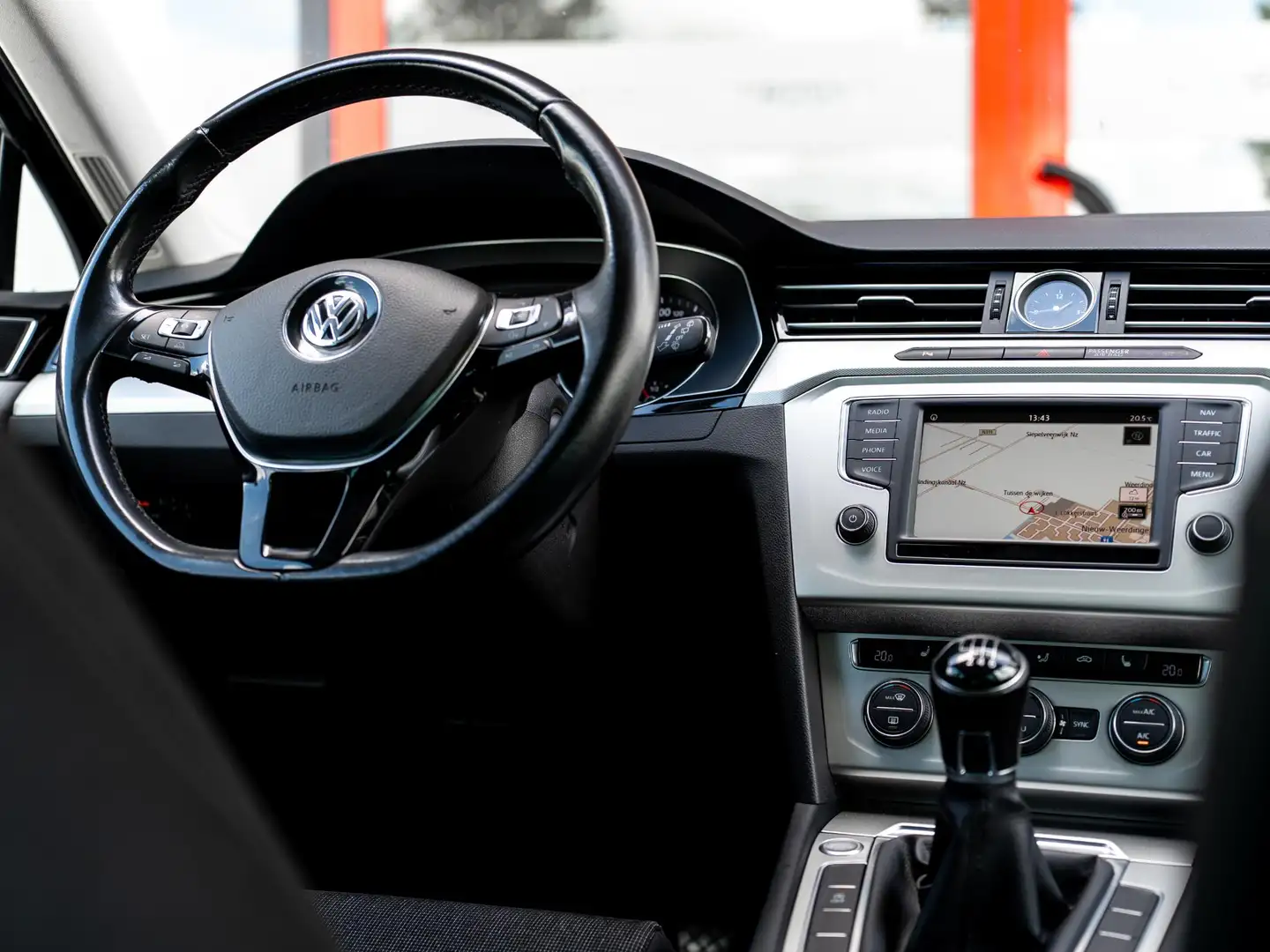 Volkswagen Passat Variant 1.4 TSI ACT Highline | Trekhaak | Navigatie | Ergo Zwart - 2