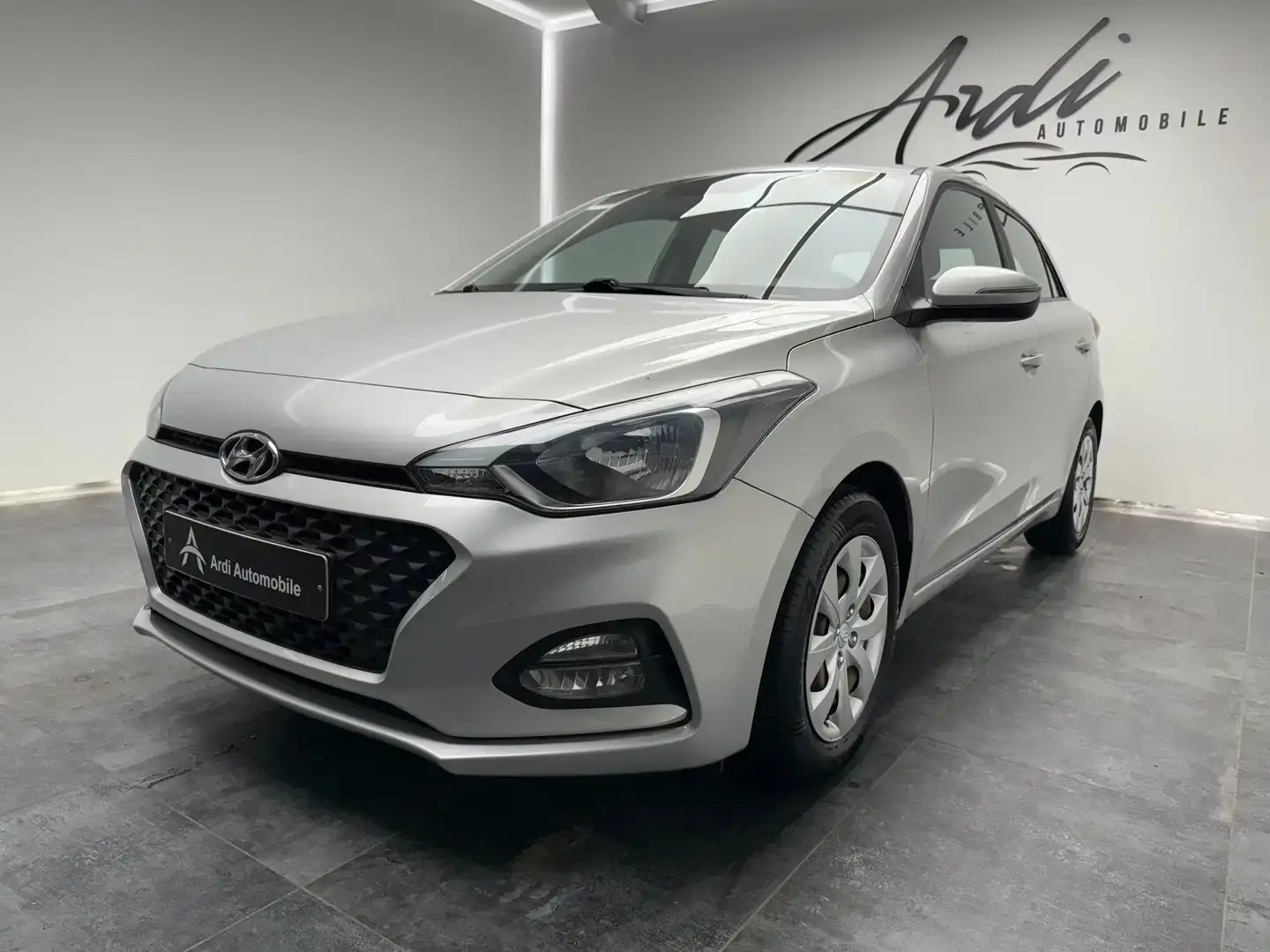 Hyundai i20 1.2i*AIRCO*PARK ASSIST*GARANTIE 12 MOIS* Grijs - 1
