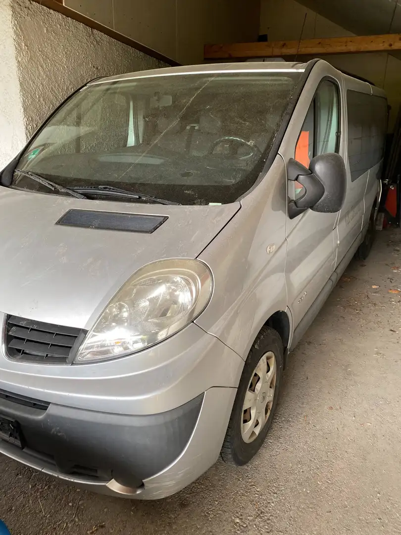 Renault Trafic Passenger Grau - 1