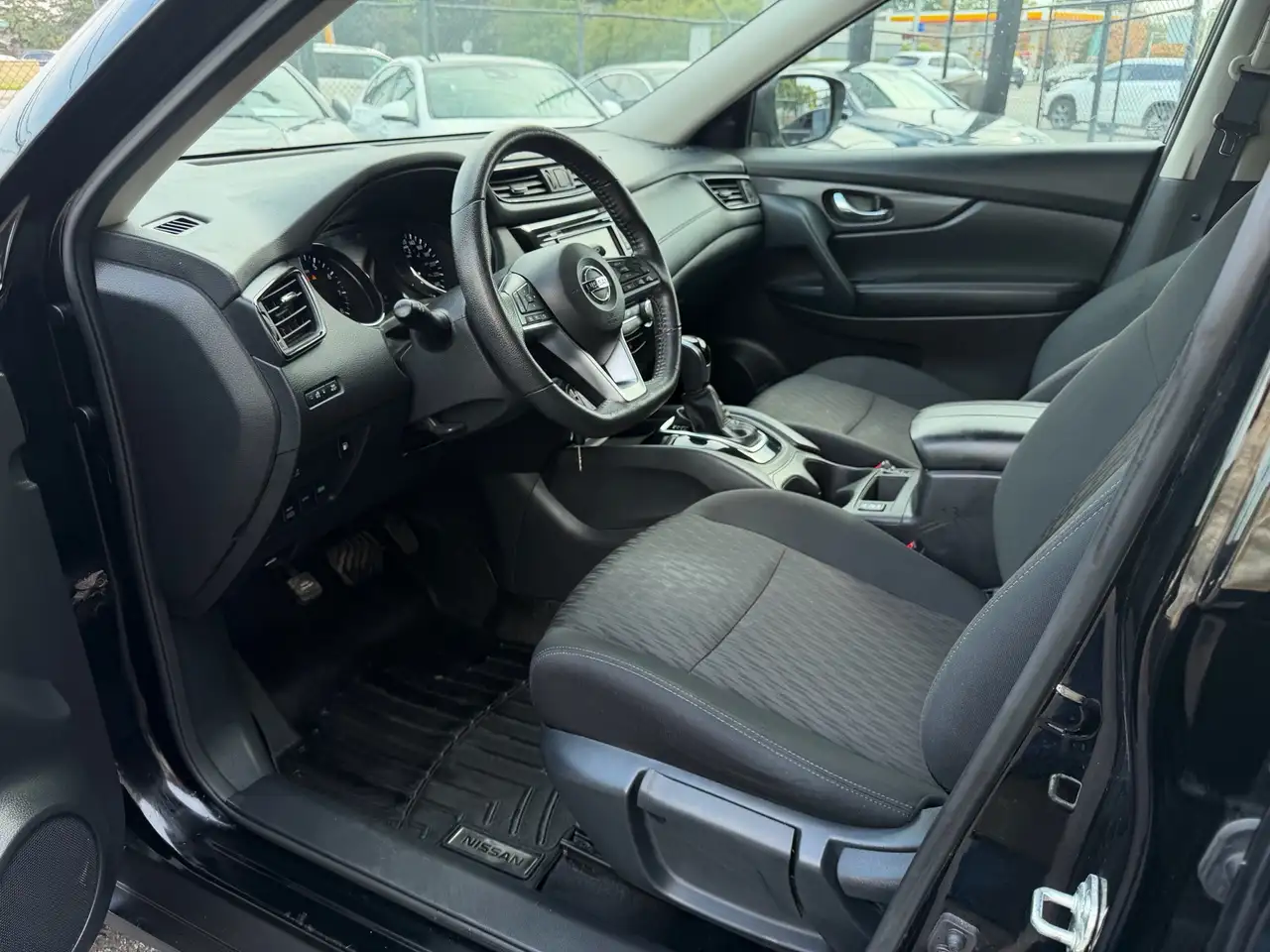 Nissan Rogue снимка Nissan Rogue