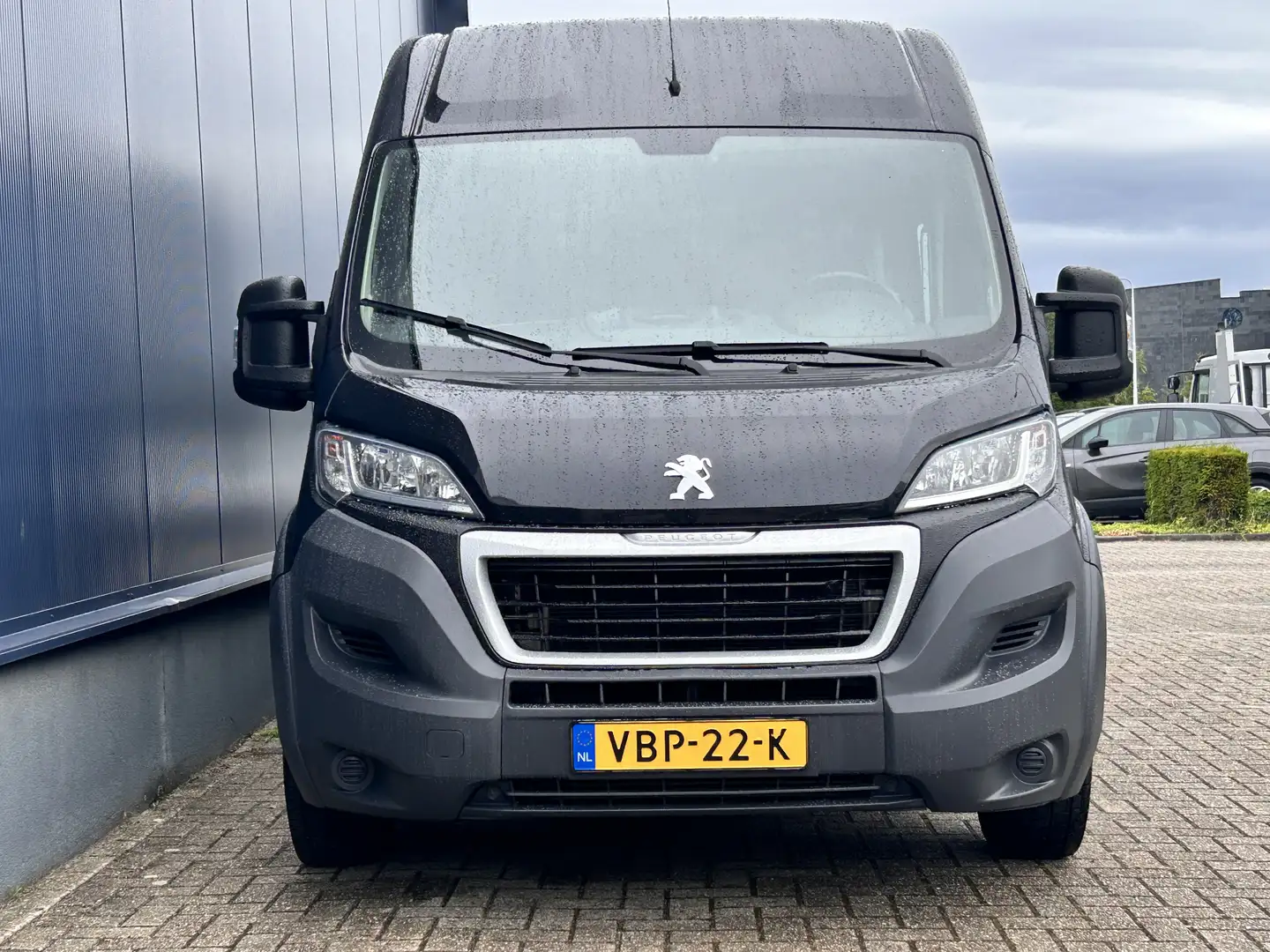 Peugeot Boxer 335 2.0 BlueHDI L3H2 Pro DC | 2 zitplaatsen rechts Zwart - 2