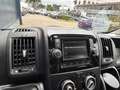Peugeot Boxer 335 2.0 BlueHDI L3H2 Pro DC | 2 zitplaatsen rechts Zwart - thumbnail 27