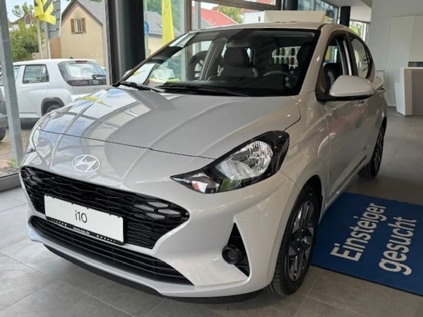 Hyundai i10 1.0 Trend Inkl. Inspektionspaket Big Deal Grijs - 2