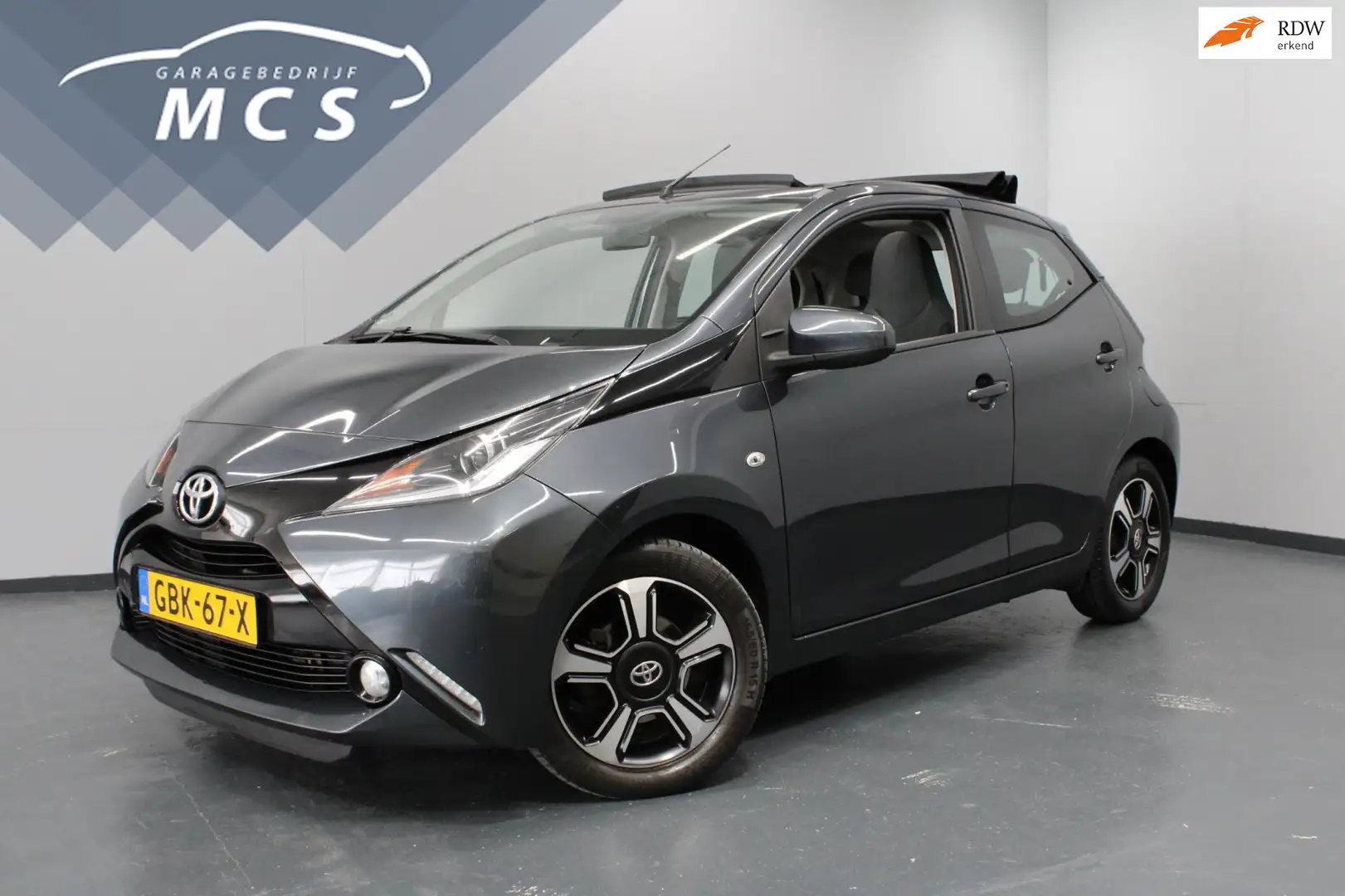 Toyota Aygo 1.0 VVT-i x-pose / Cabrio / Camera / Airco Grijs - 1