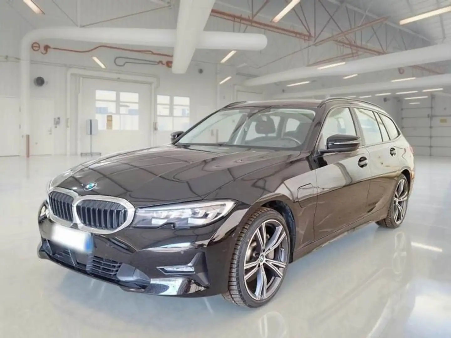 BMW 330 330e xDrive Touring Negro - 2