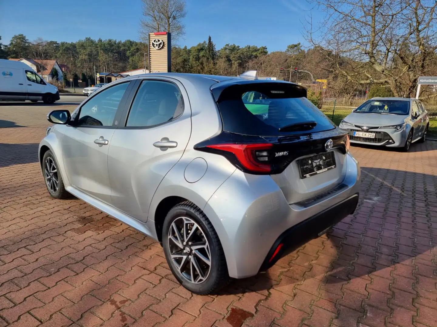 Toyota Yaris 1.5 Hybrid Team Deutschland Silber - 2