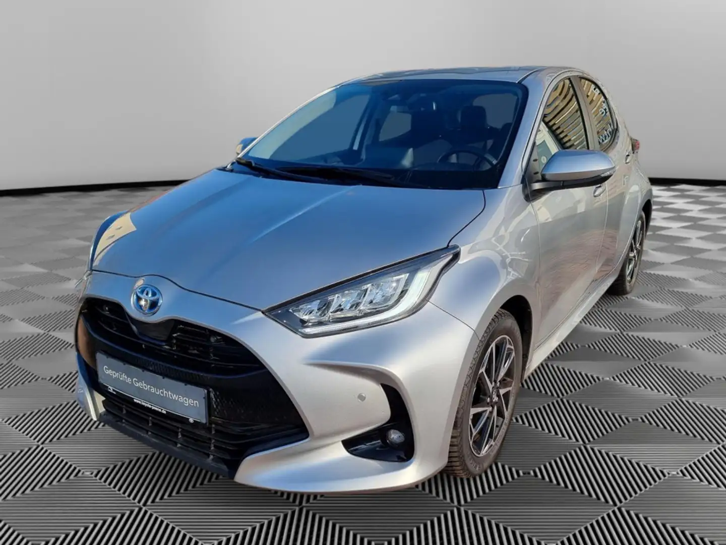 Toyota Yaris 1.5 Hybrid Team Deutschland Silber - 1