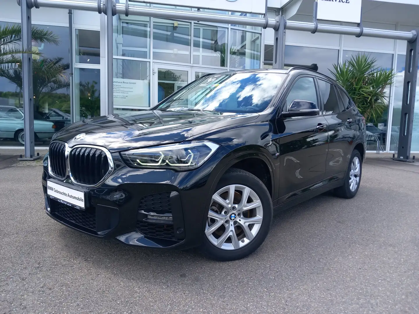 BMW X1 xDrive20i Aut MSport Leder Panorama LED DriveAssis Schwarz - 2