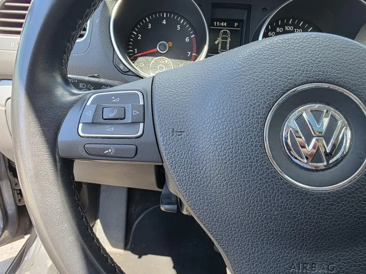 Volkswagen Golf photo Volkswagen Golf