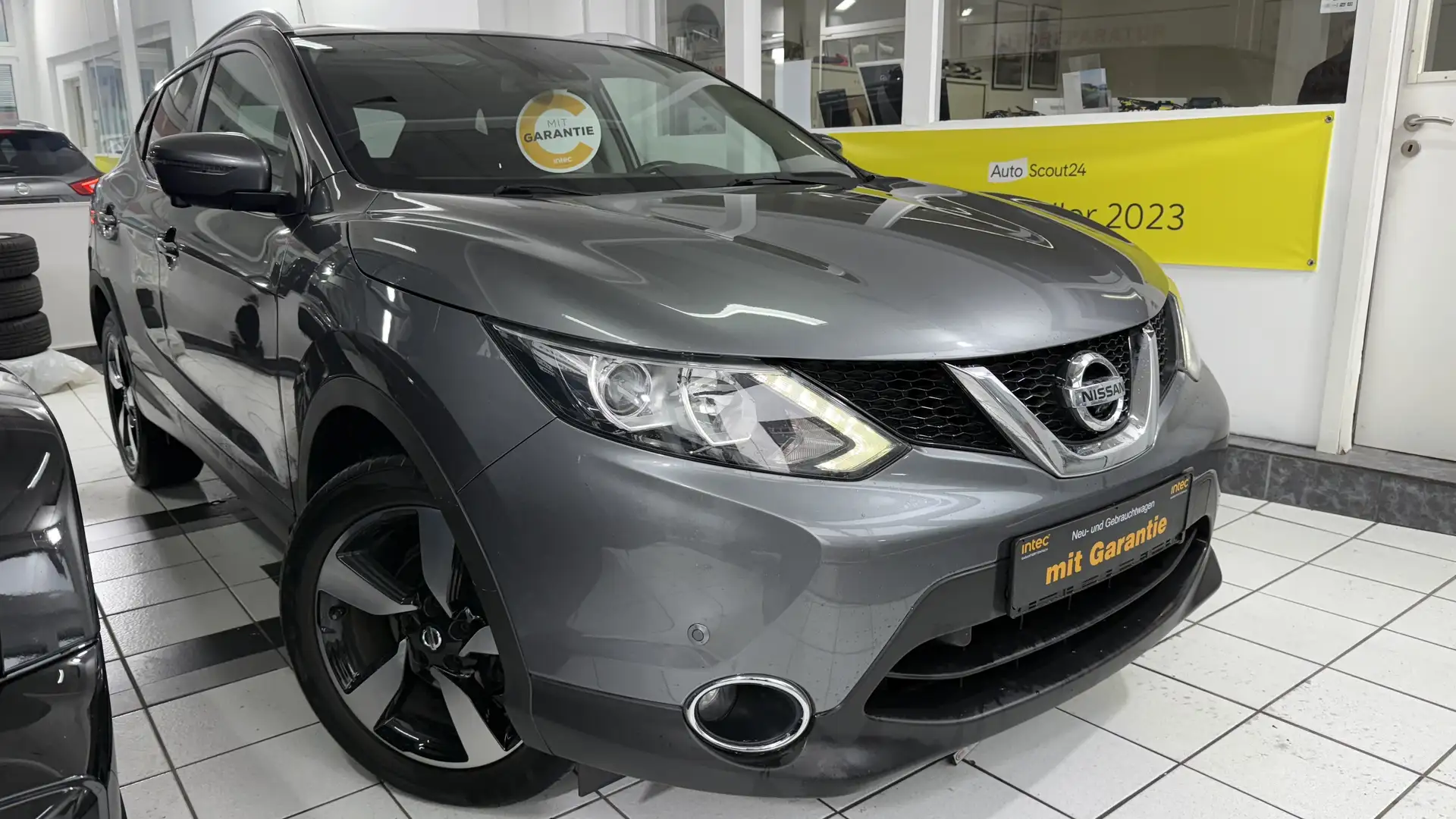 Nissan Qashqai 1.HD PANO 360°KAMERA NAVI AHK 18ZOLL GARANTIE Gris - 1