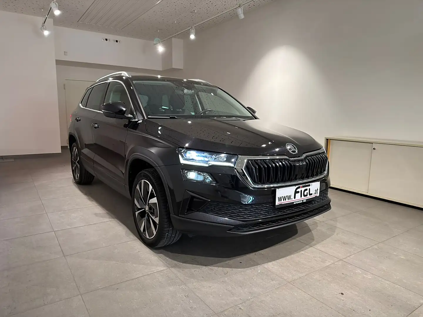 Skoda Karoq 2,0 TDI Style Schwarz - 2