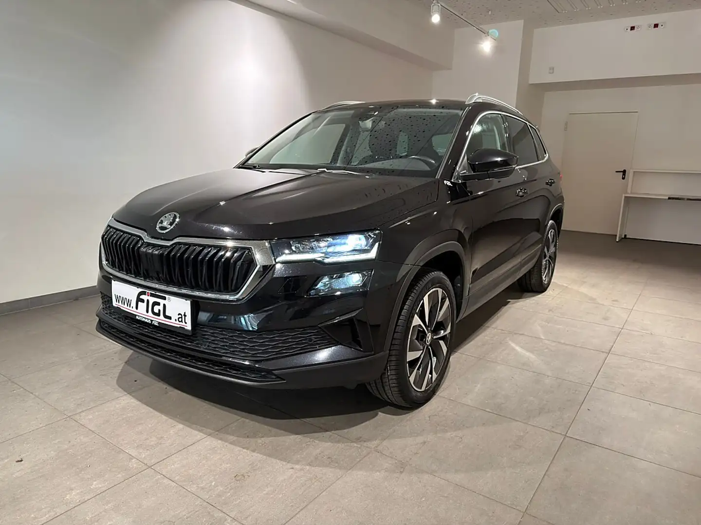 Skoda Karoq 2,0 TDI Style Schwarz - 1