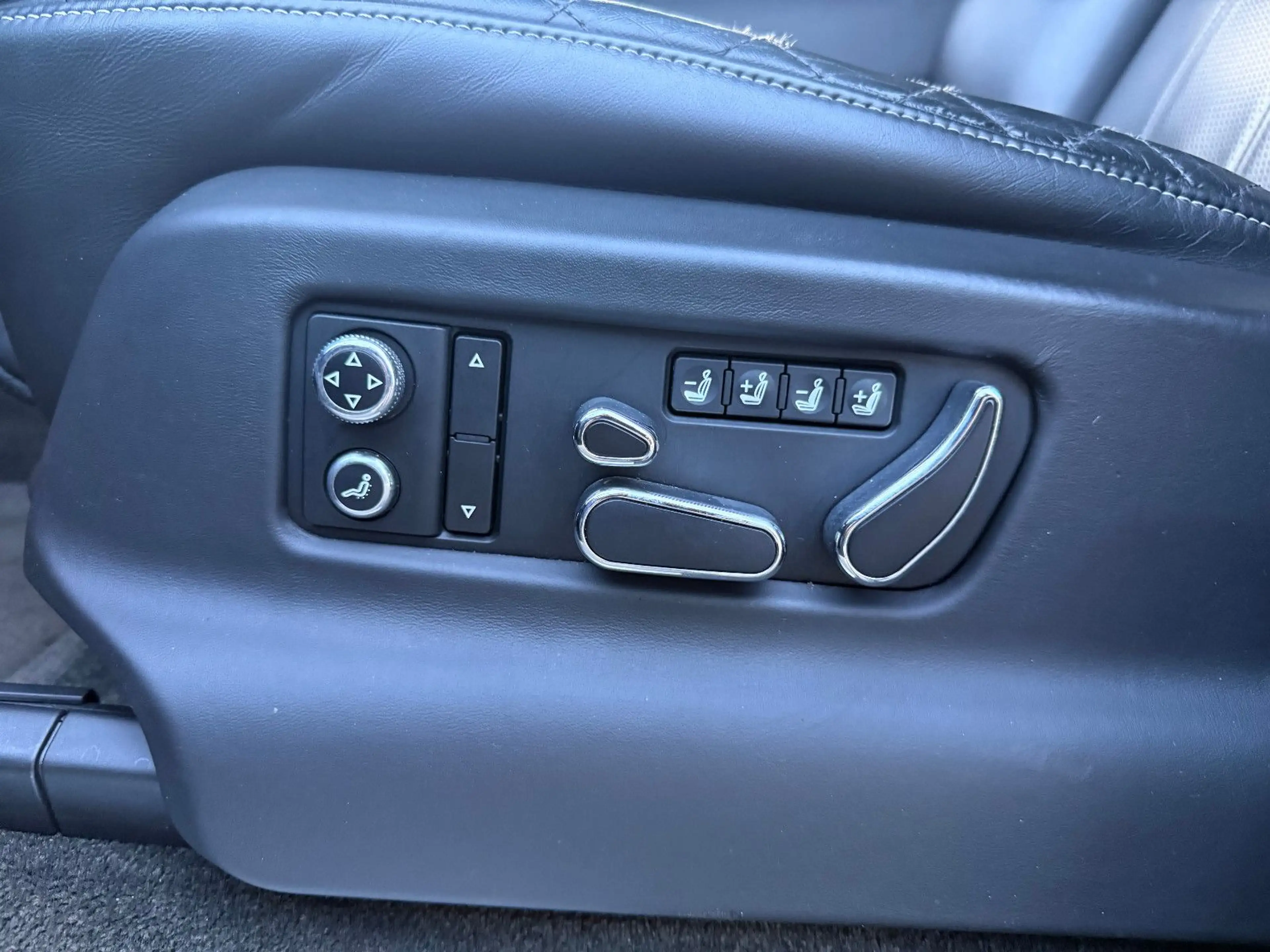 Bentley Bentayga 6.0 W12 4WD*FirstEdition* Pano*Voll* — photo 12