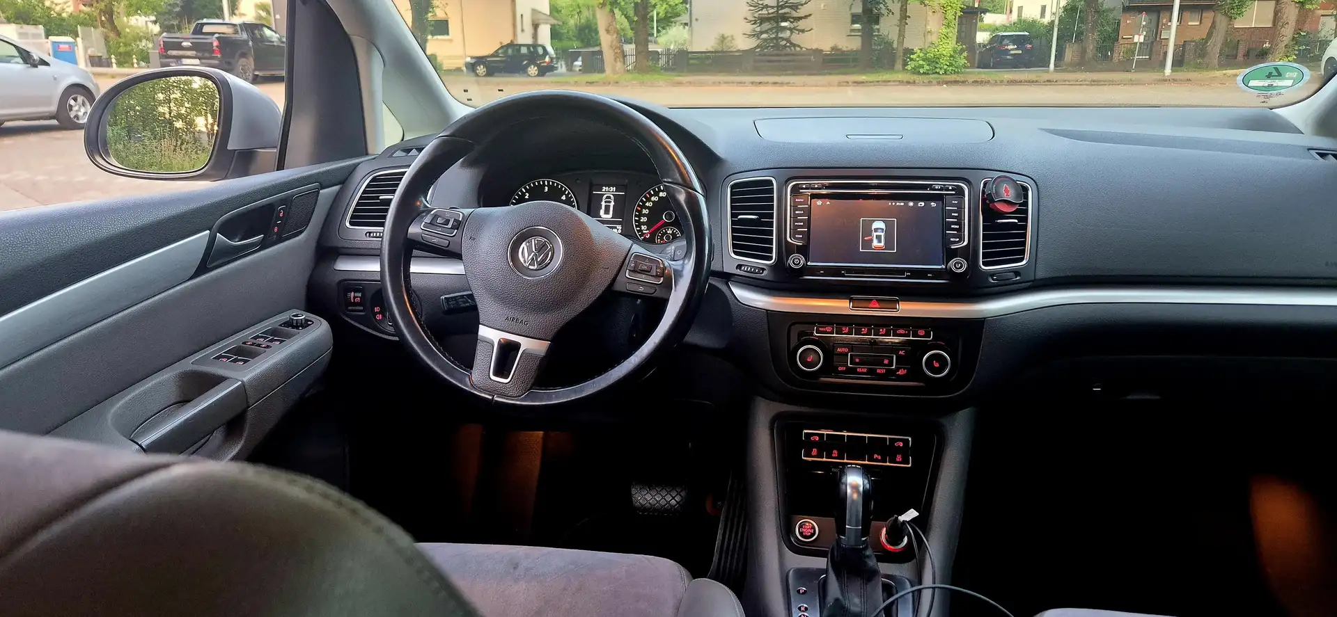 Volkswagen Sharan 2.0 TDI DSG*BiXenon*Teilleder*AHK*El. Schiebetüre Silber - 2