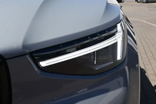 Volvo XC40 view 10