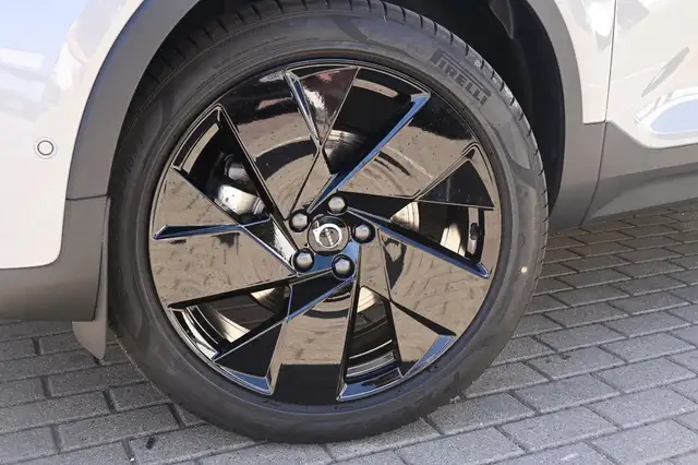 Volvo XC40 view 11