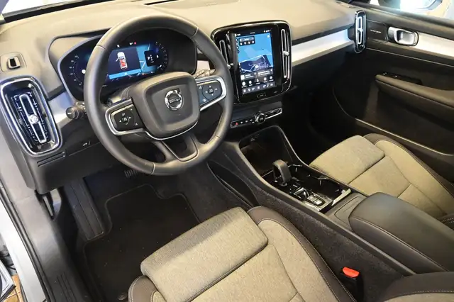 Volvo XC40 view 12