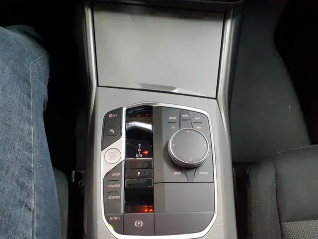 BMW 3 Series view 10