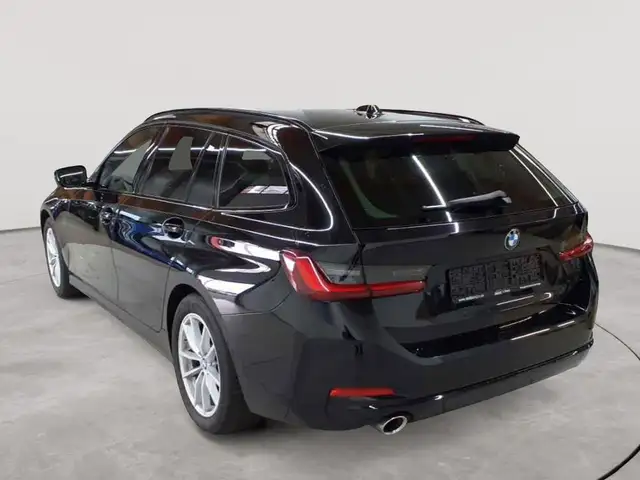 BMW 3 Series view 5