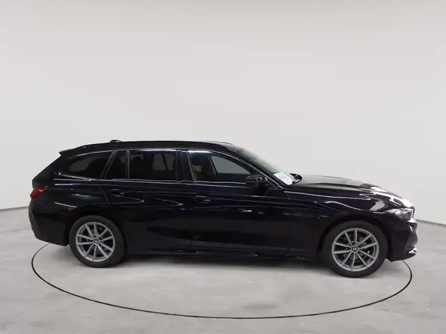 BMW 3 Series view 3