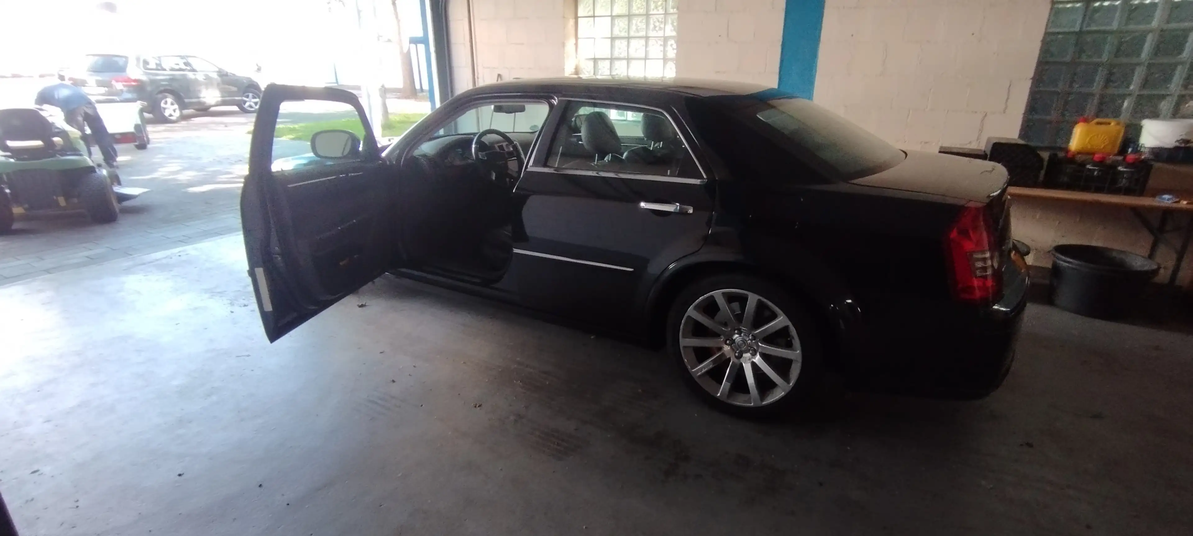 Chrysler 300C 6.1 SRT8-HEMI-1.Hand-Deutsch — photo 3