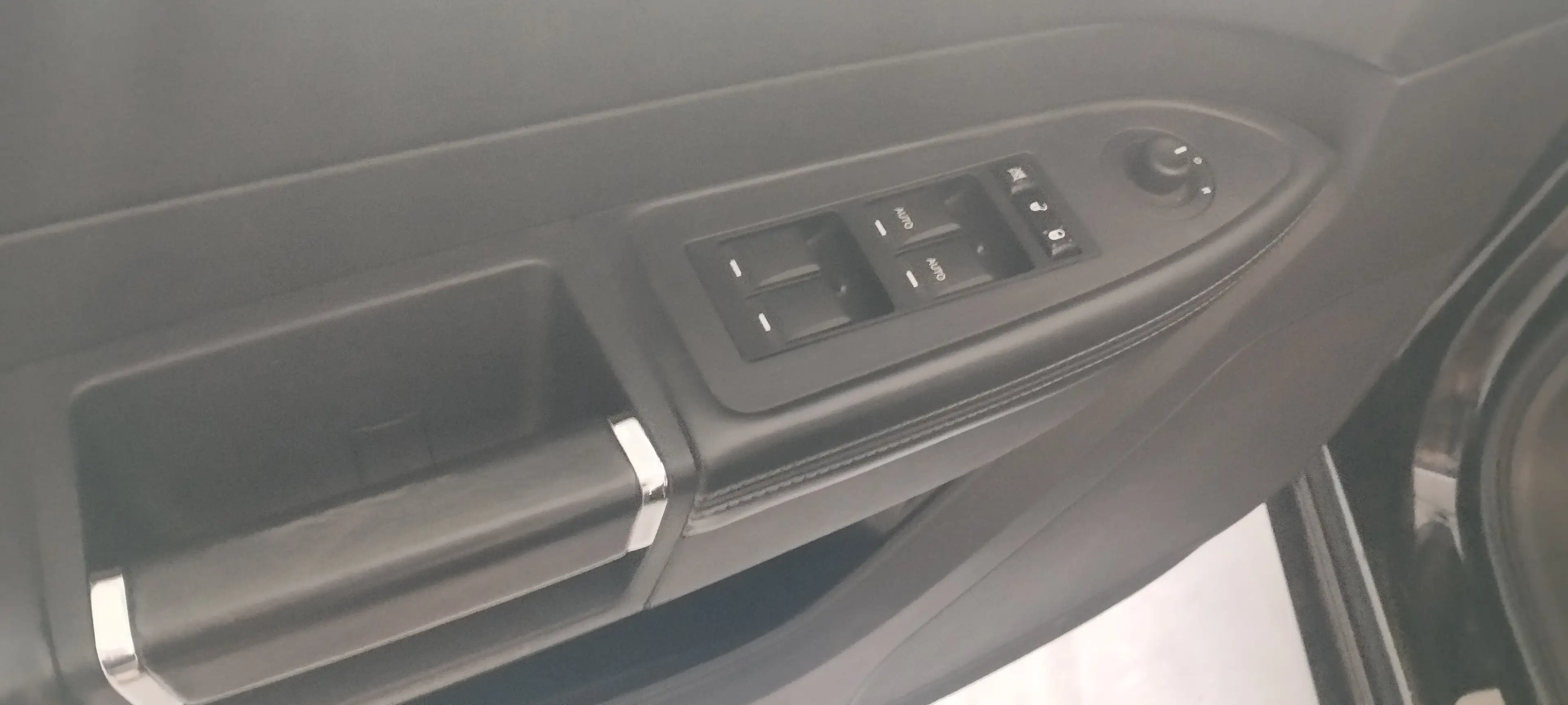 Chrysler 300C 6.1 SRT8-HEMI-1.Hand-Deutsch — photo 7