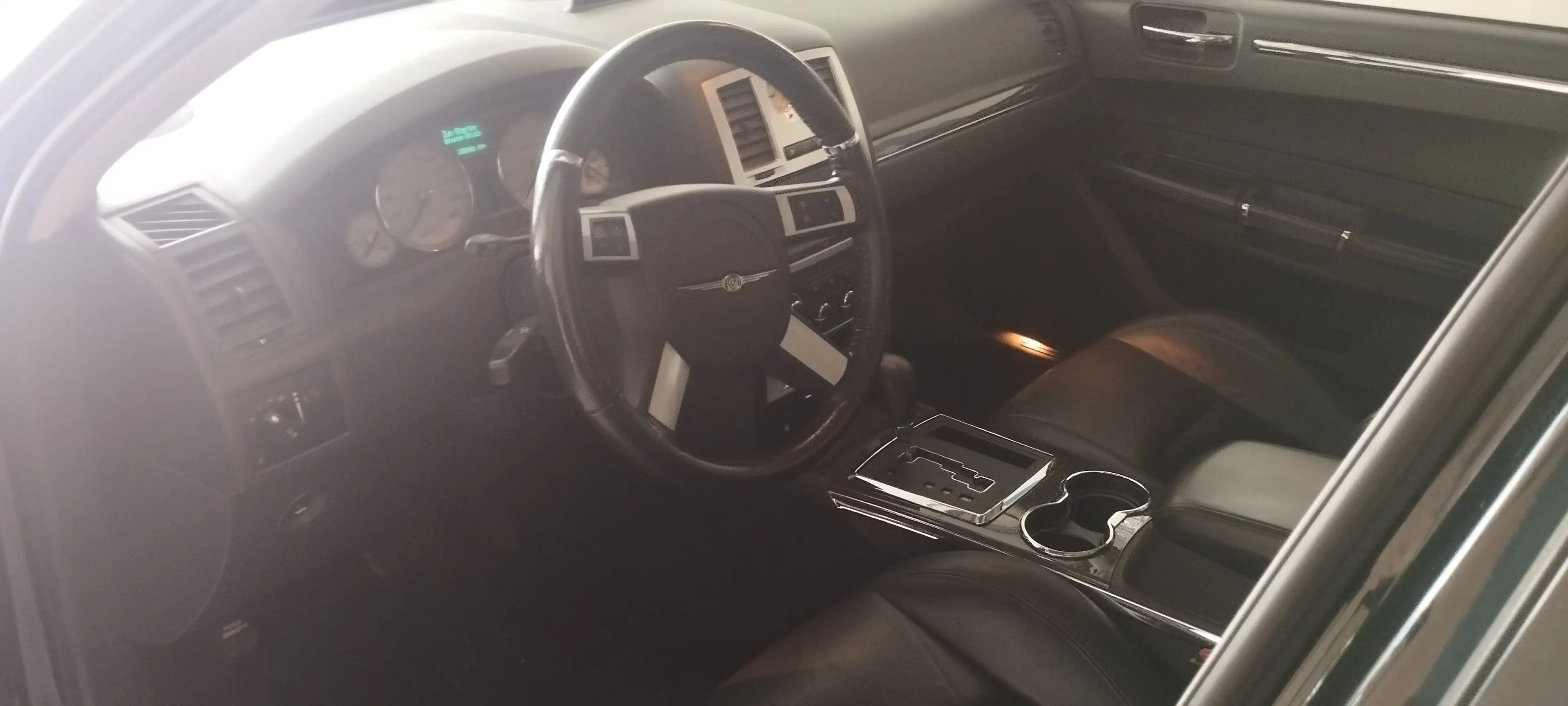 Chrysler 300C 6.1 SRT8-HEMI-1.Hand-Deutsch — photo 6