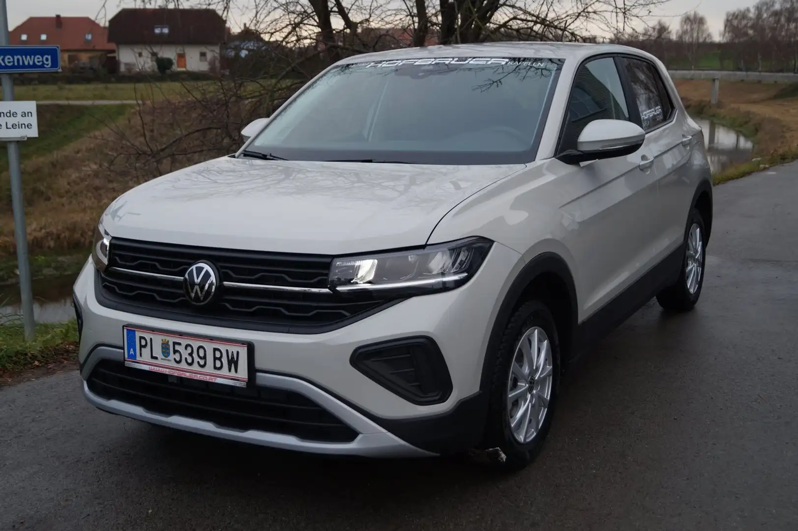 Volkswagen T-Cross 4Me TSI Grau - 1