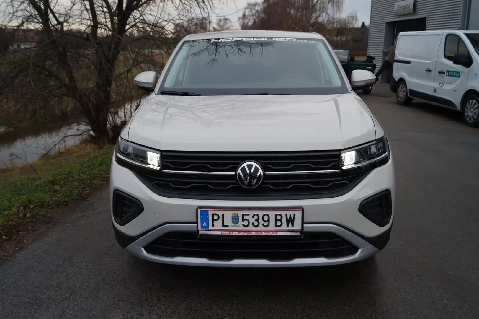 Volkswagen T-Cross 4Me TSI Grau - 2