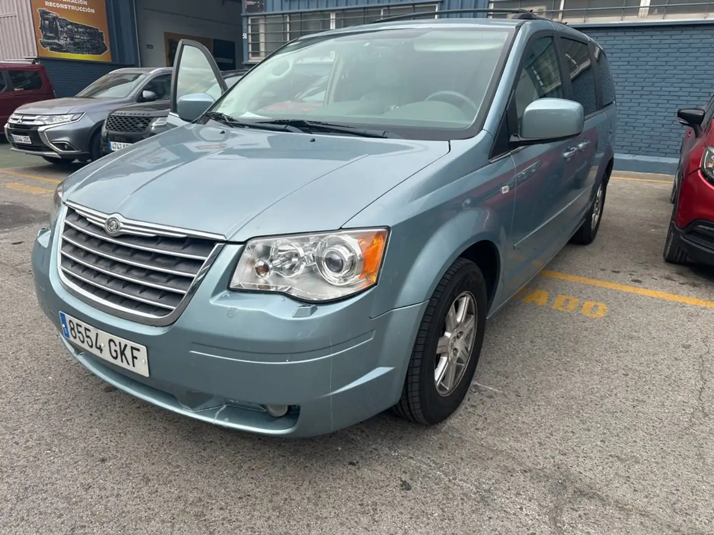 Chrysler Voyager Grand 2.8CRD Touring Aut. Gris - 1