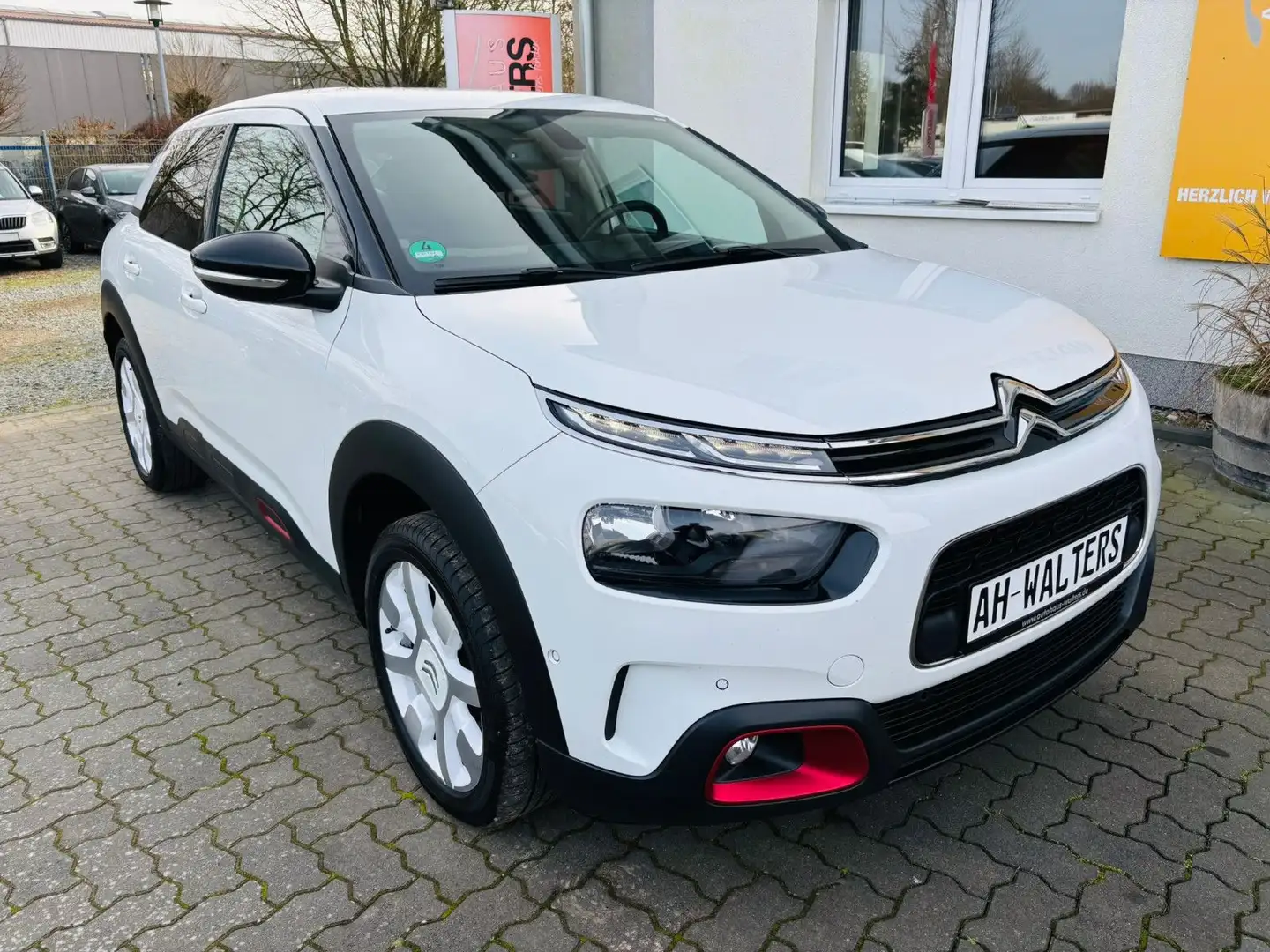 Citroen C4 Cactus 1.2 Shine-2.Hd-Klima-Navi-CarPlay-Alu Beyaz - 2