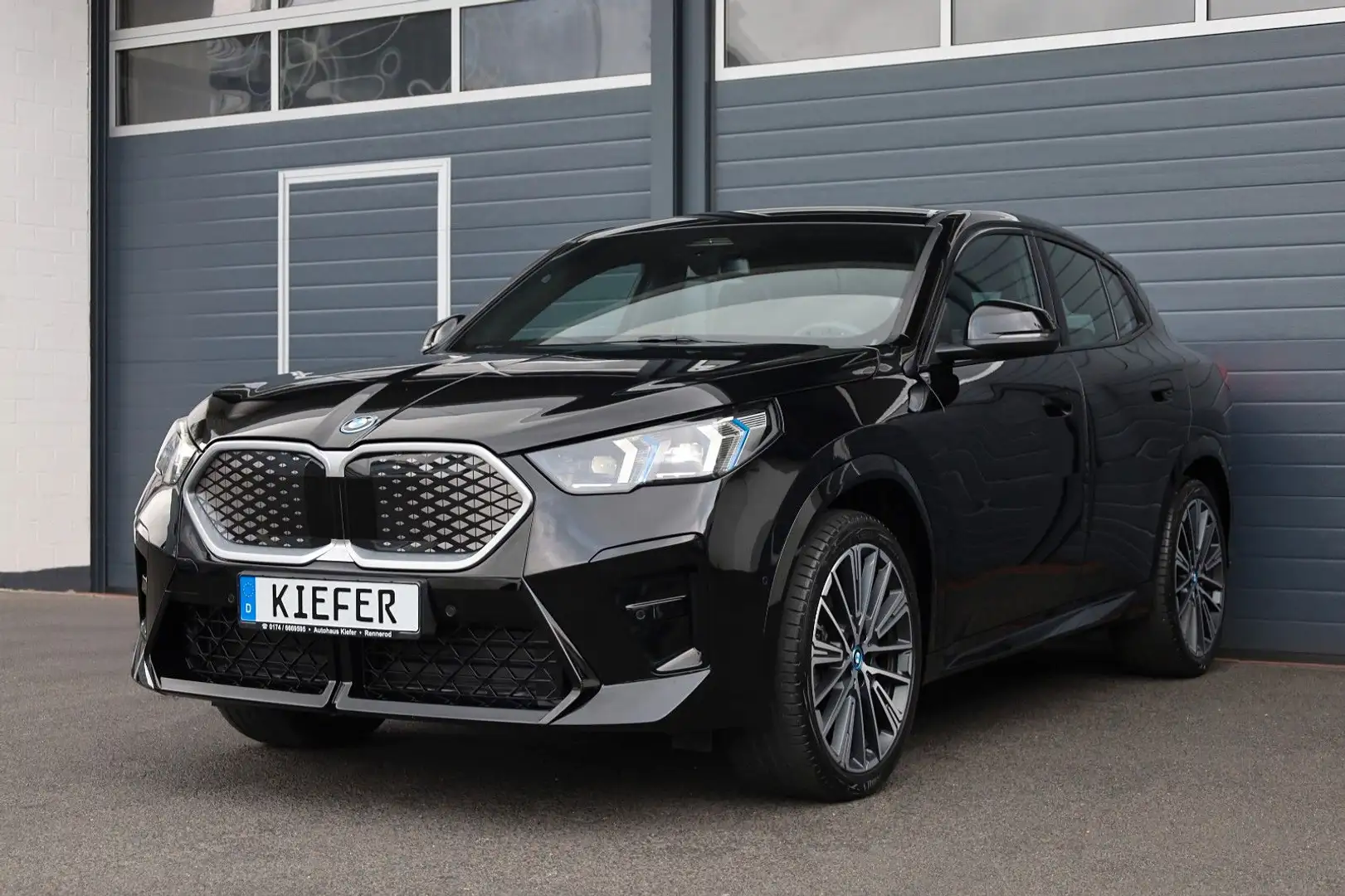 BMW iX2 eDrive20 M/ACC/AHK/SHZ/SPUR/APPLE/KAMERA/R20 Negru - 2