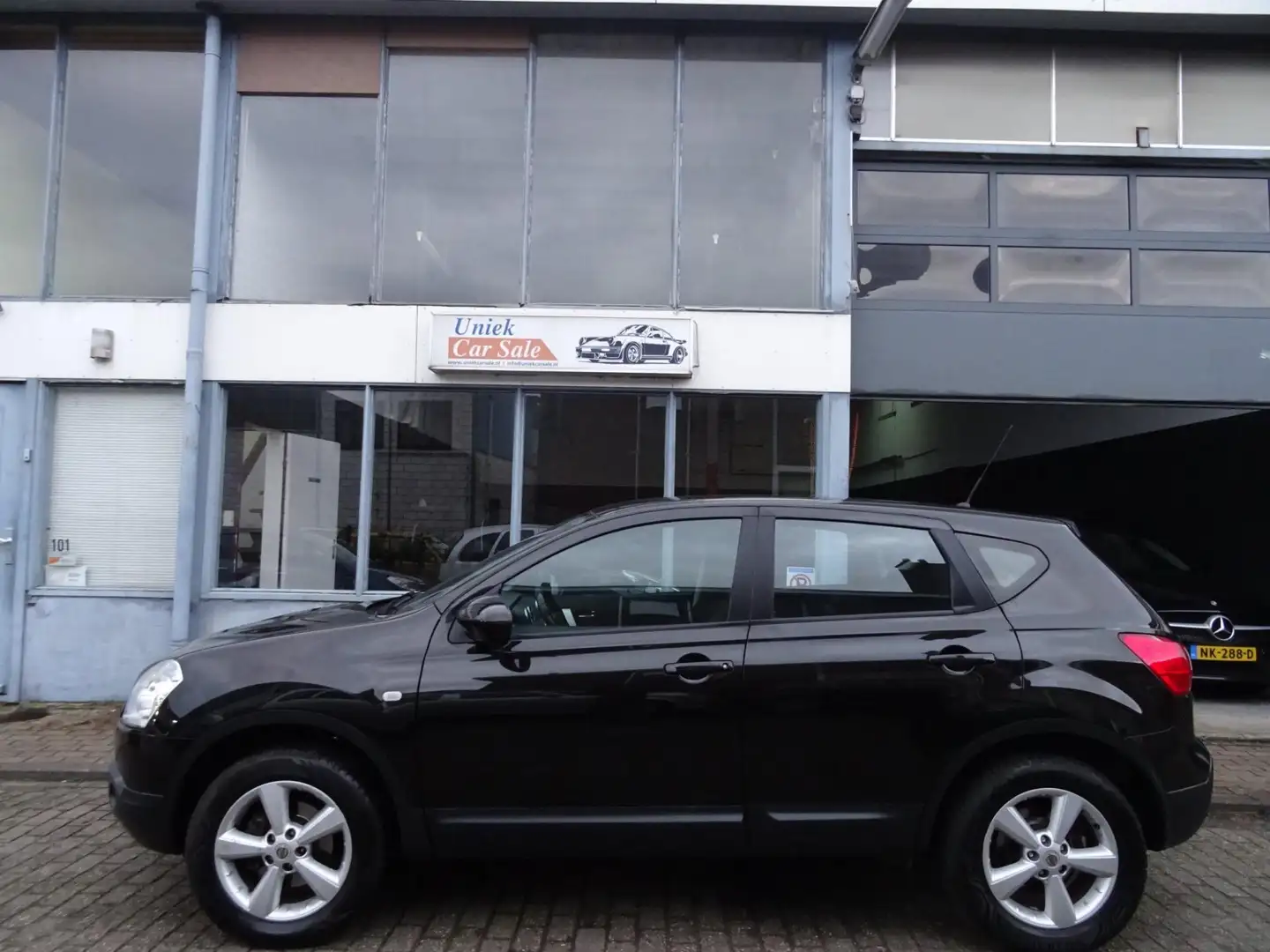 Nissan Qashqai 1.6 Acenta Schwarz - 2
