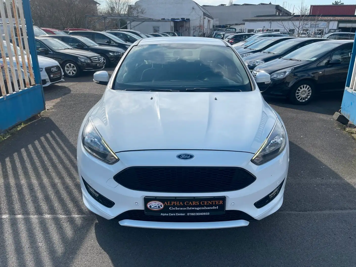 Ford Focus Lim. ST-Line Zahnriemen Neu*Carplay*TÜV Blanc - 2