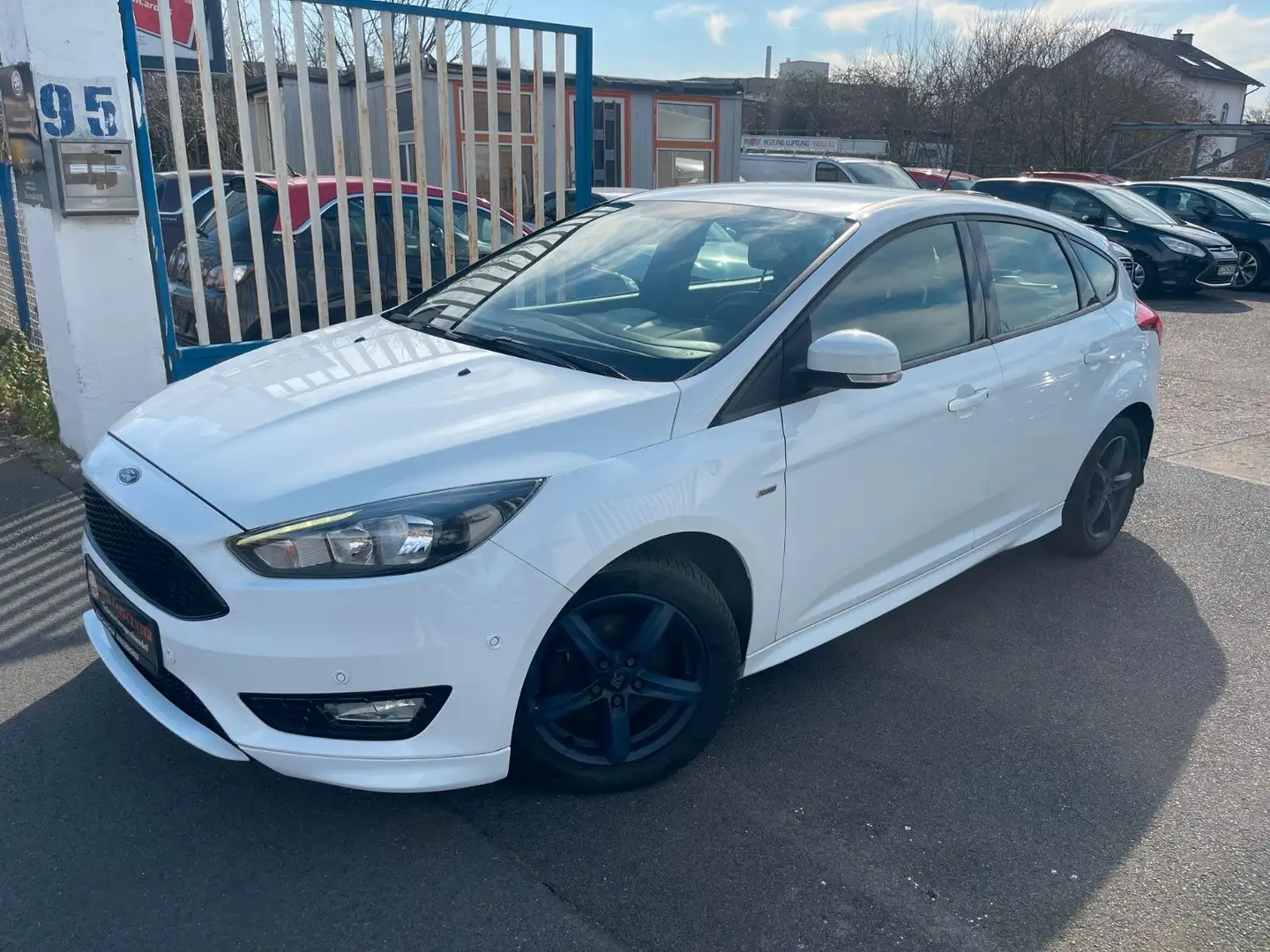 Ford Focus Lim. ST-Line Zahnriemen Neu*Carplay*TÜV Blanc - 1