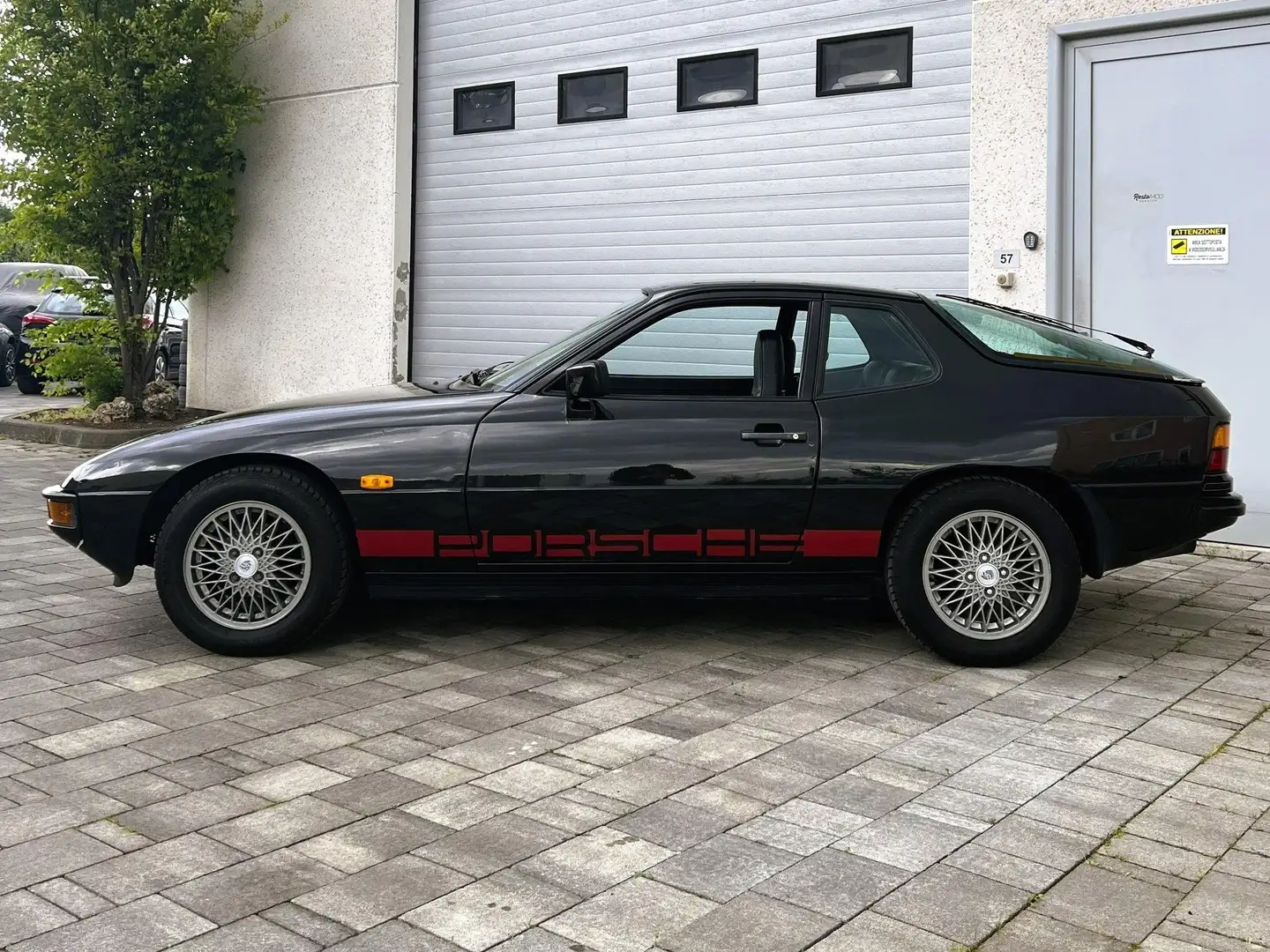 Porsche 924 Nero - 1